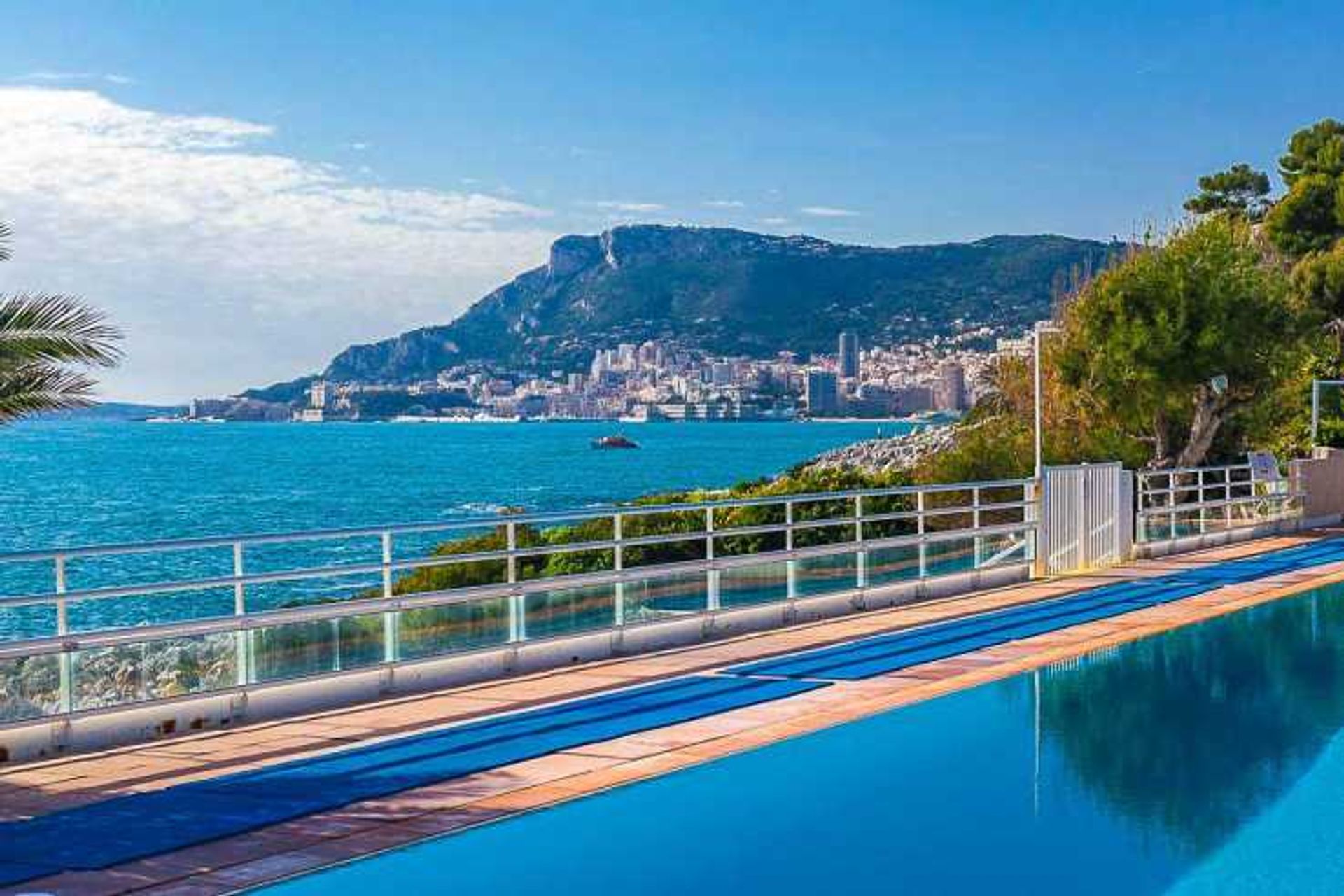 公寓 在 Roquebrune-Cap-Martin, Provence-Alpes-Côte d'Azur 10836754