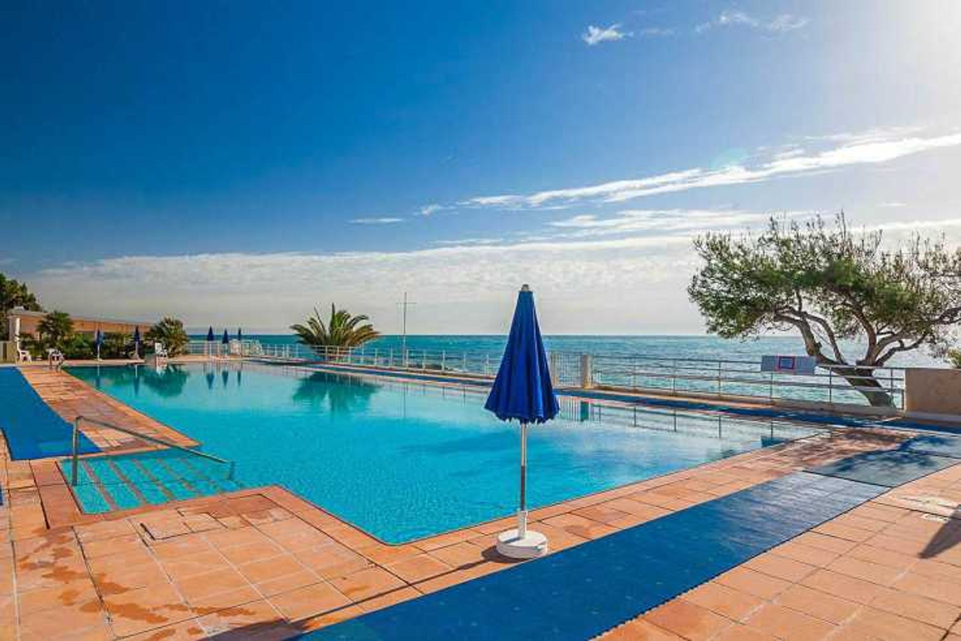 公寓 在 Roquebrune-Cap-Martin, Provence-Alpes-Côte d'Azur 10836754