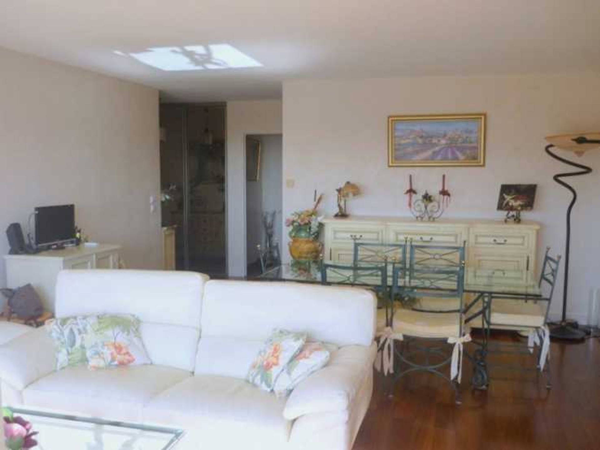 Condominium in Mandelieu-la-Napoule, Provence-Alpes-Cote d'Azur 10836755