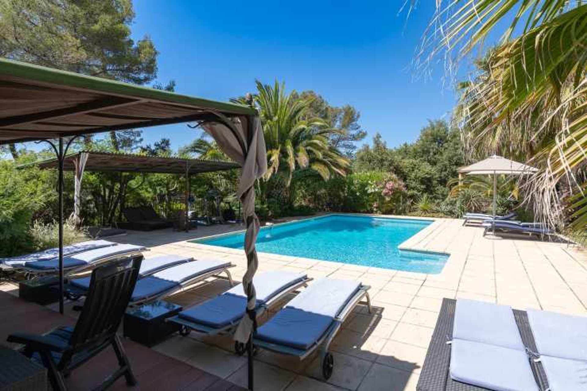 жилой дом в La Motte, Provence-Alpes-Côte d'Azur 10836762