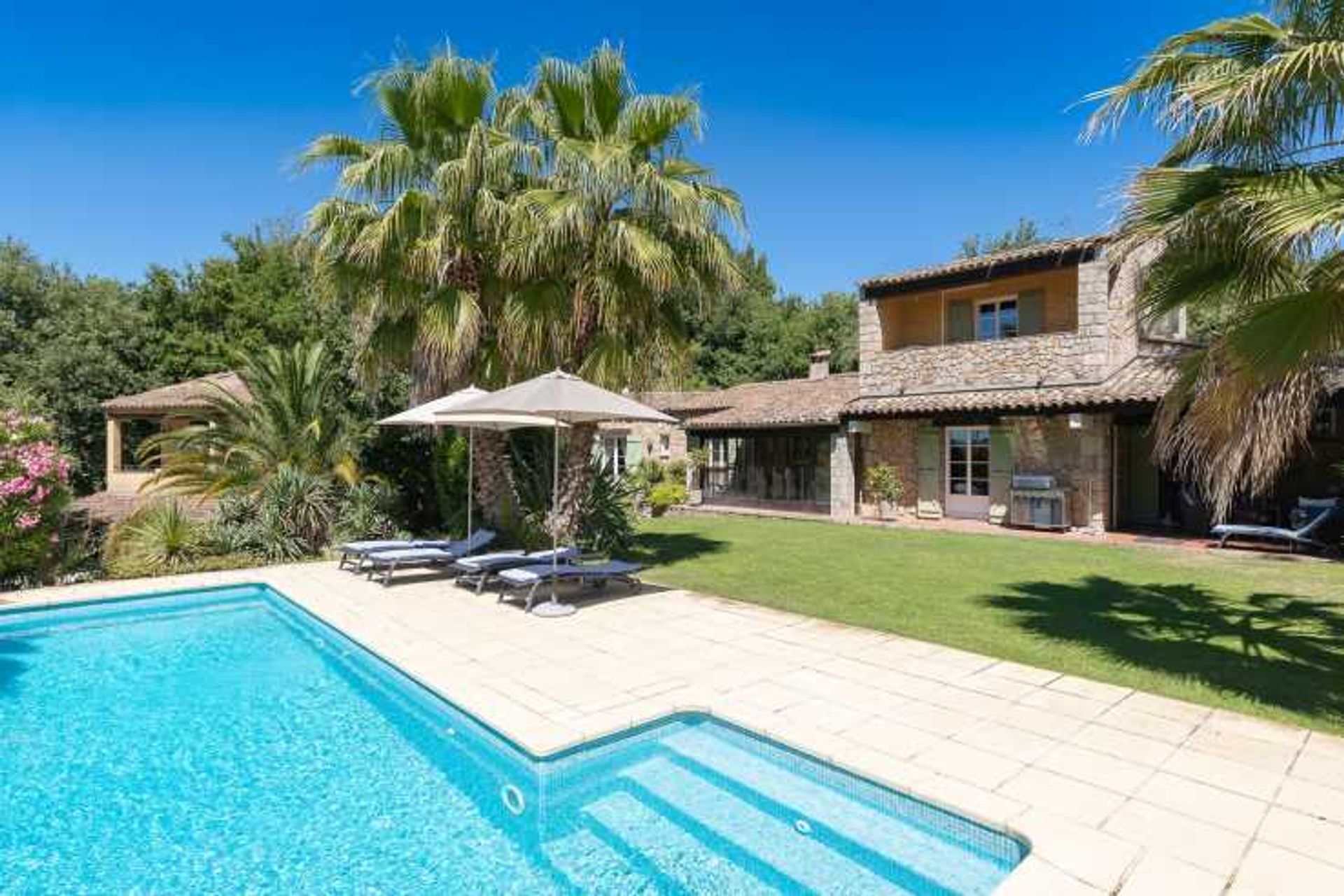 Hus i La Motte, Provence-Alpes-Cote d'Azur 10836762