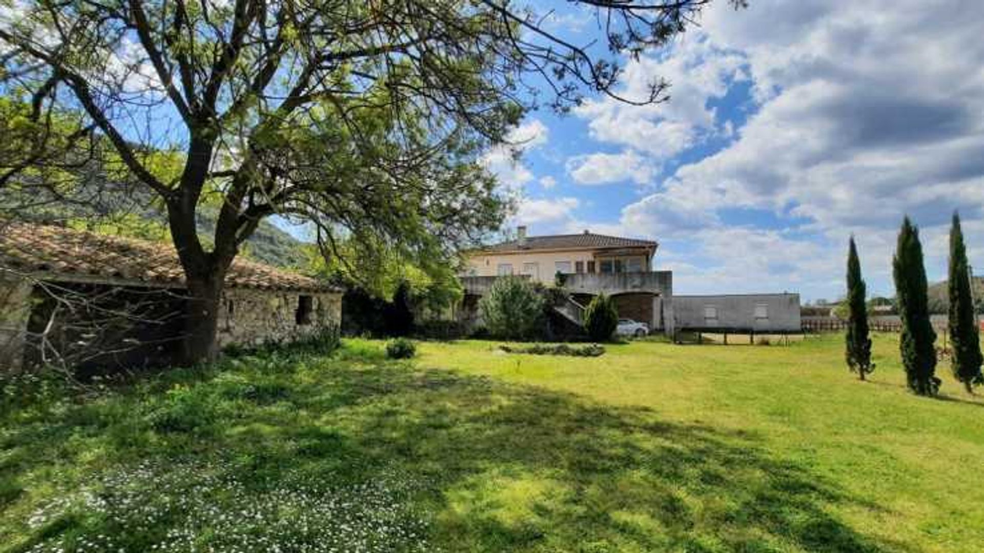 Hus i Bedarieux, Occitanie 10836765