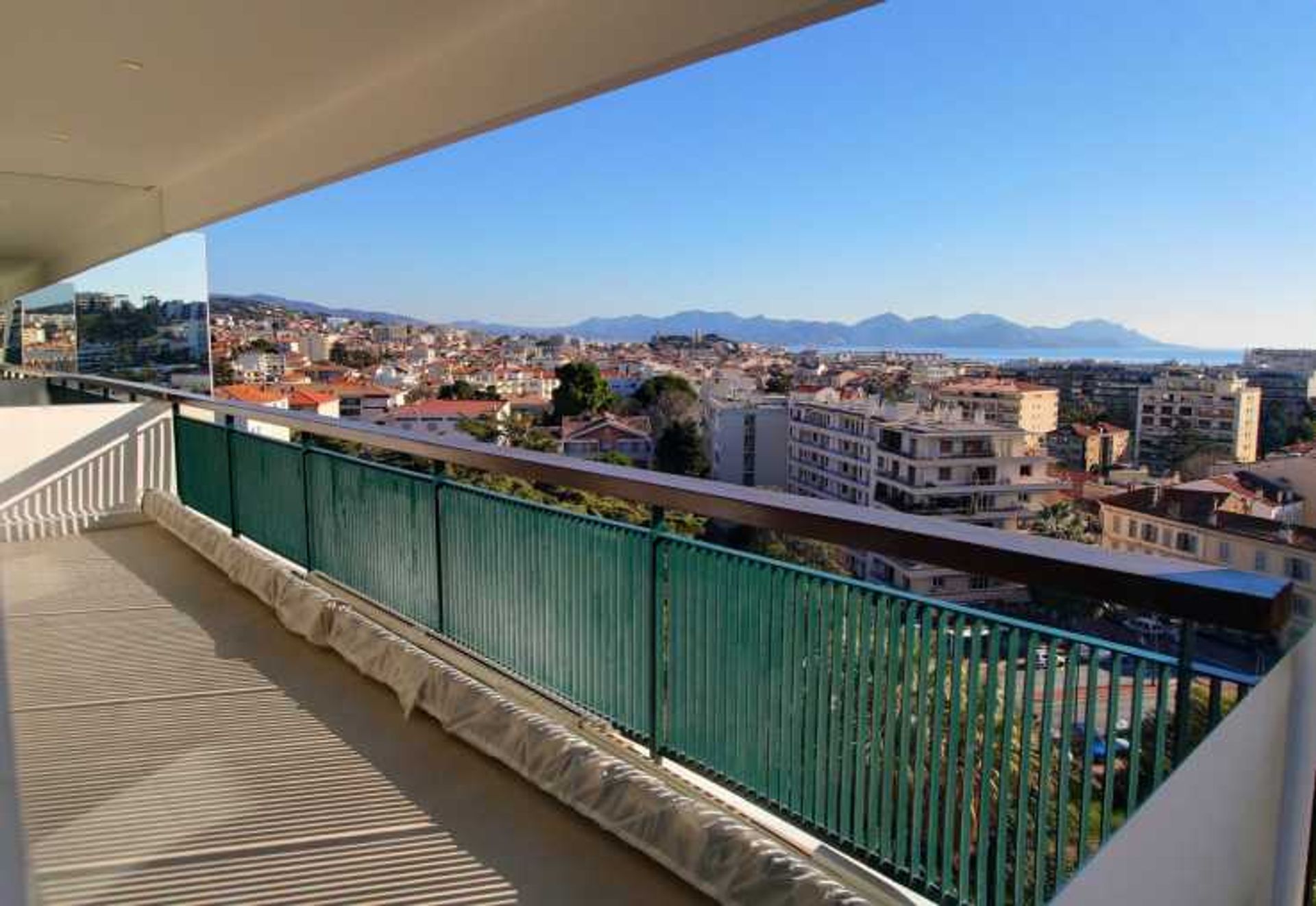 Condominium in Cannes, Provence-Alpes-Cote d'Azur 10836805