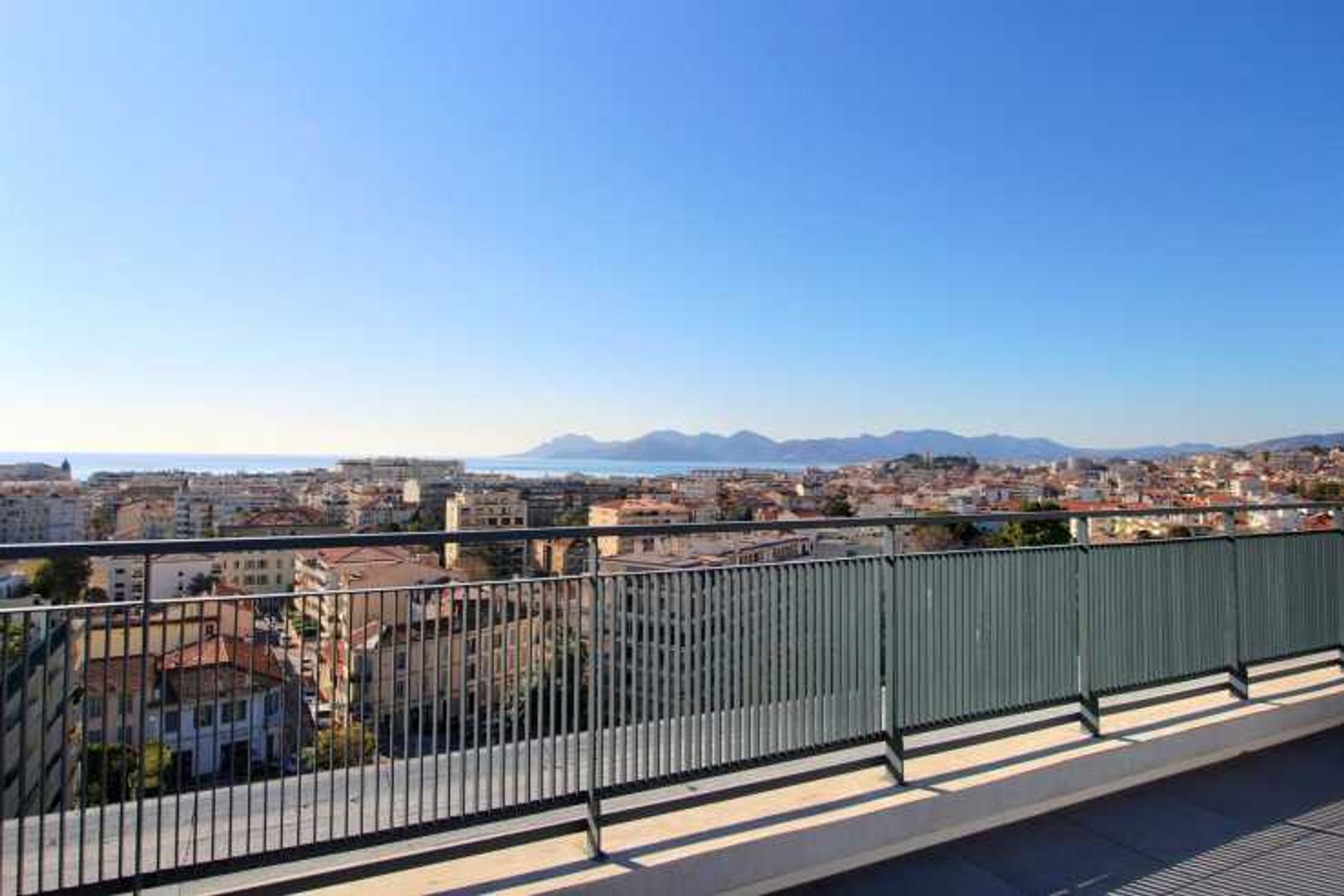 Condominium in Cannes, Provence-Alpes-Cote d'Azur 10836805