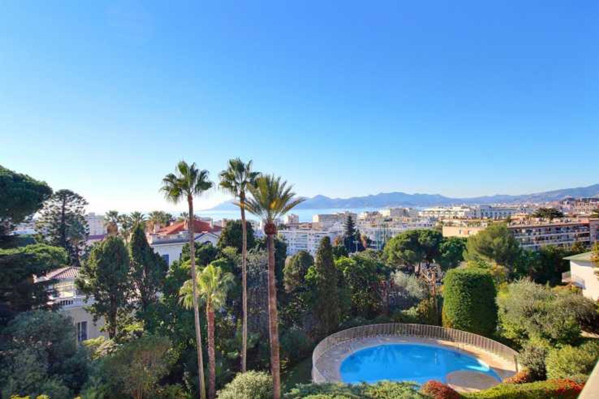 Osakehuoneisto sisään Cannes, Provence-Alpes-Cote d'Azur 10836840