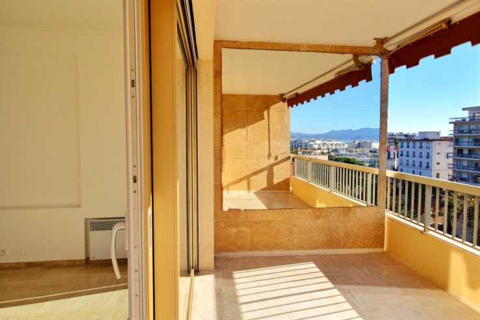 Osakehuoneisto sisään Cannes, Provence-Alpes-Cote d'Azur 10836840