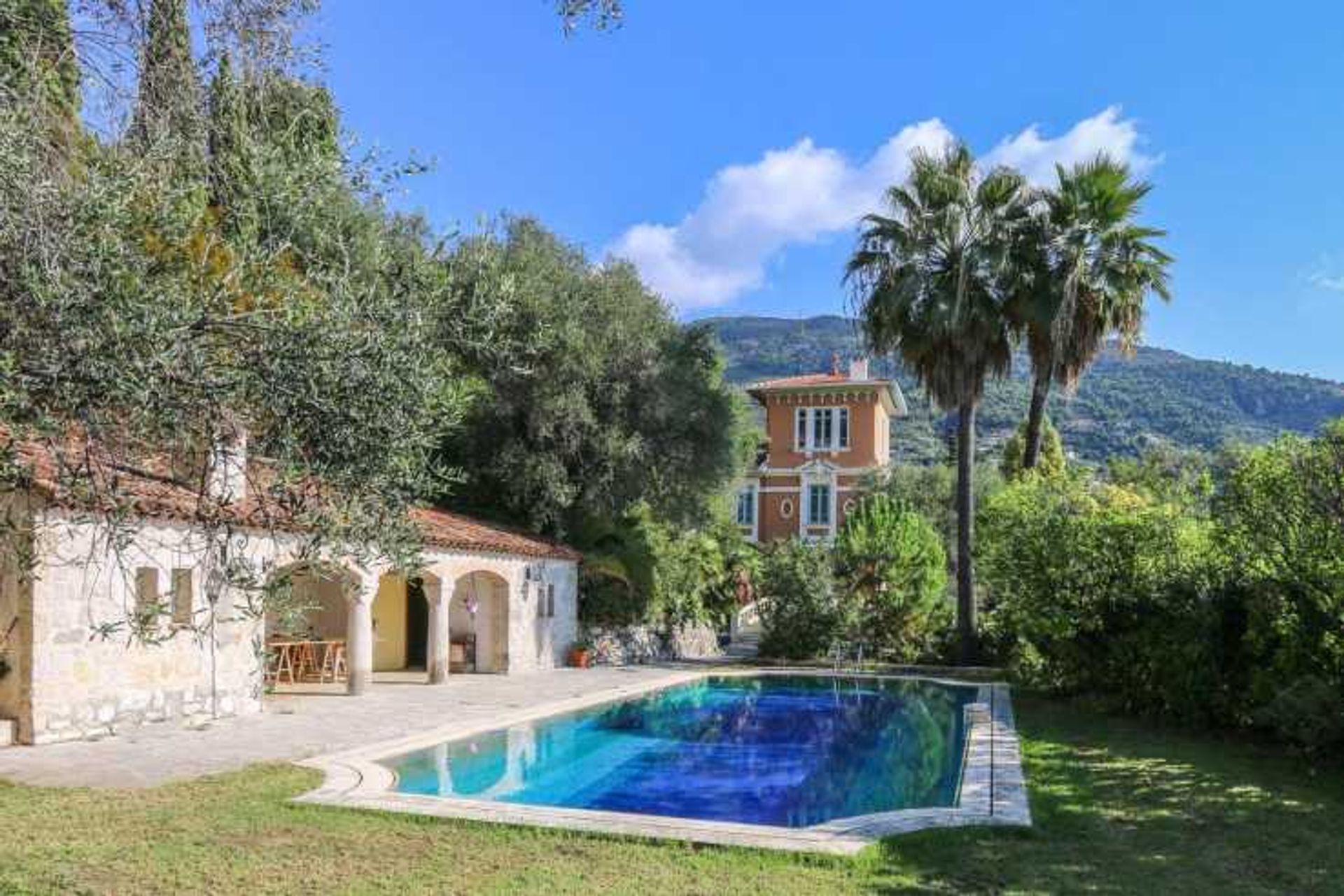 жилой дом в Menton, Provence-Alpes-Cote d'Azur 10836869