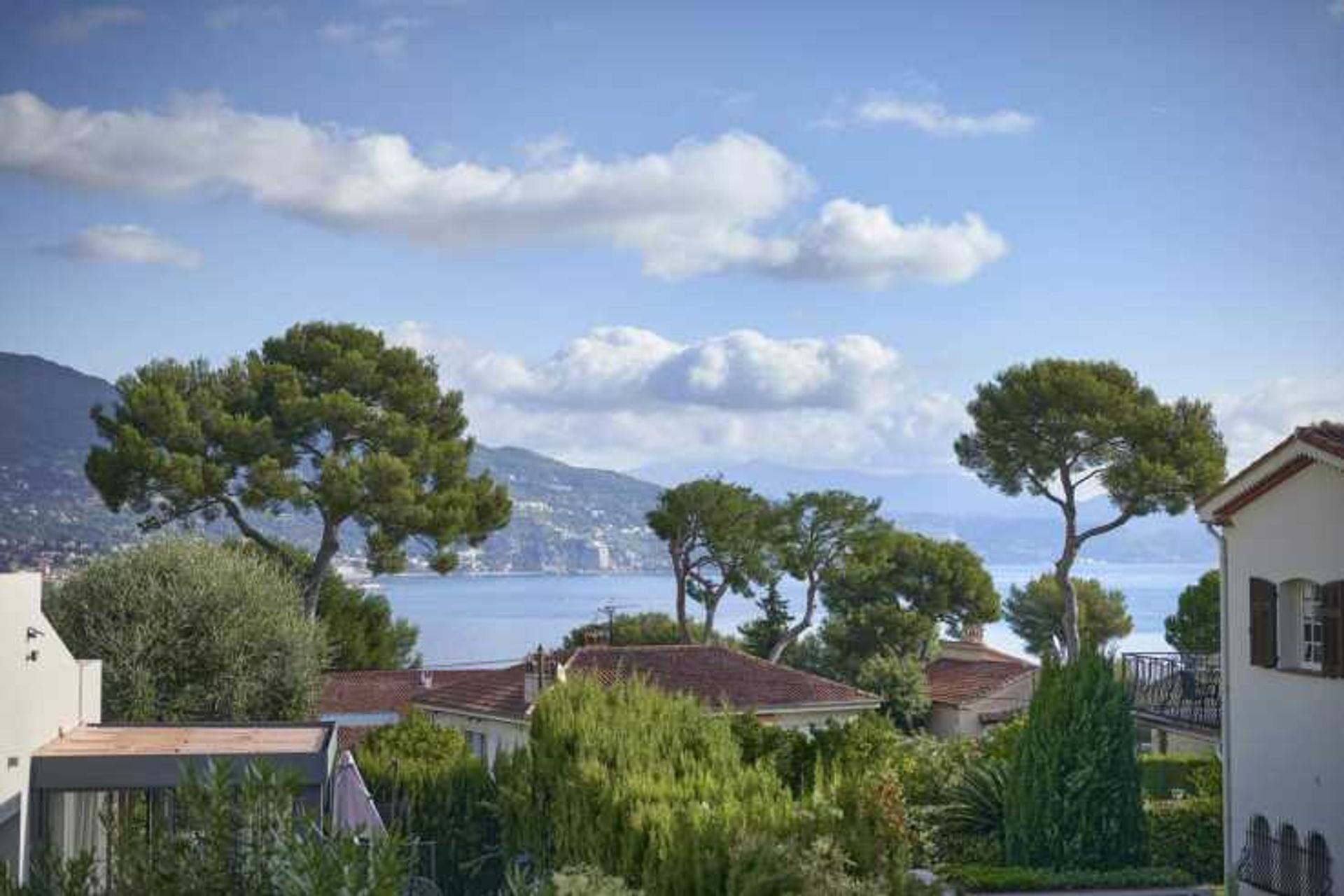 Talo sisään Roquebrune-Cap-Martin, Provence-Alpes-Côte d'Azur 10836872