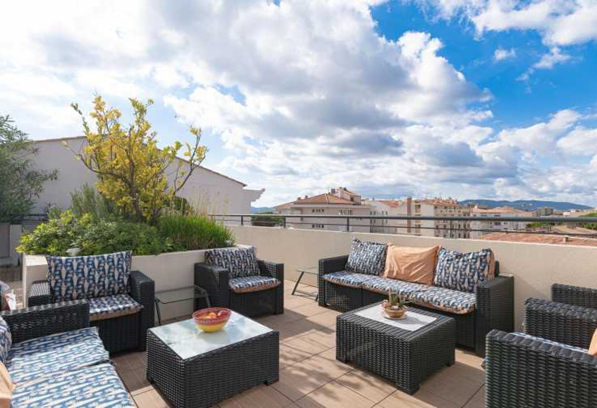 Condominium in Saint-Raphael, Provence-Alpes-Cote d'Azur 10836877