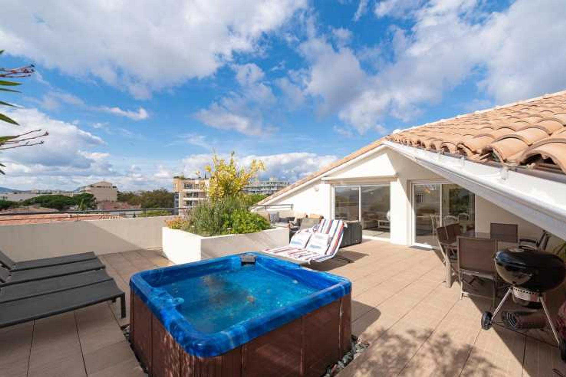 Кондоминиум в Saint-Raphael, Provence-Alpes-Cote d'Azur 10836877