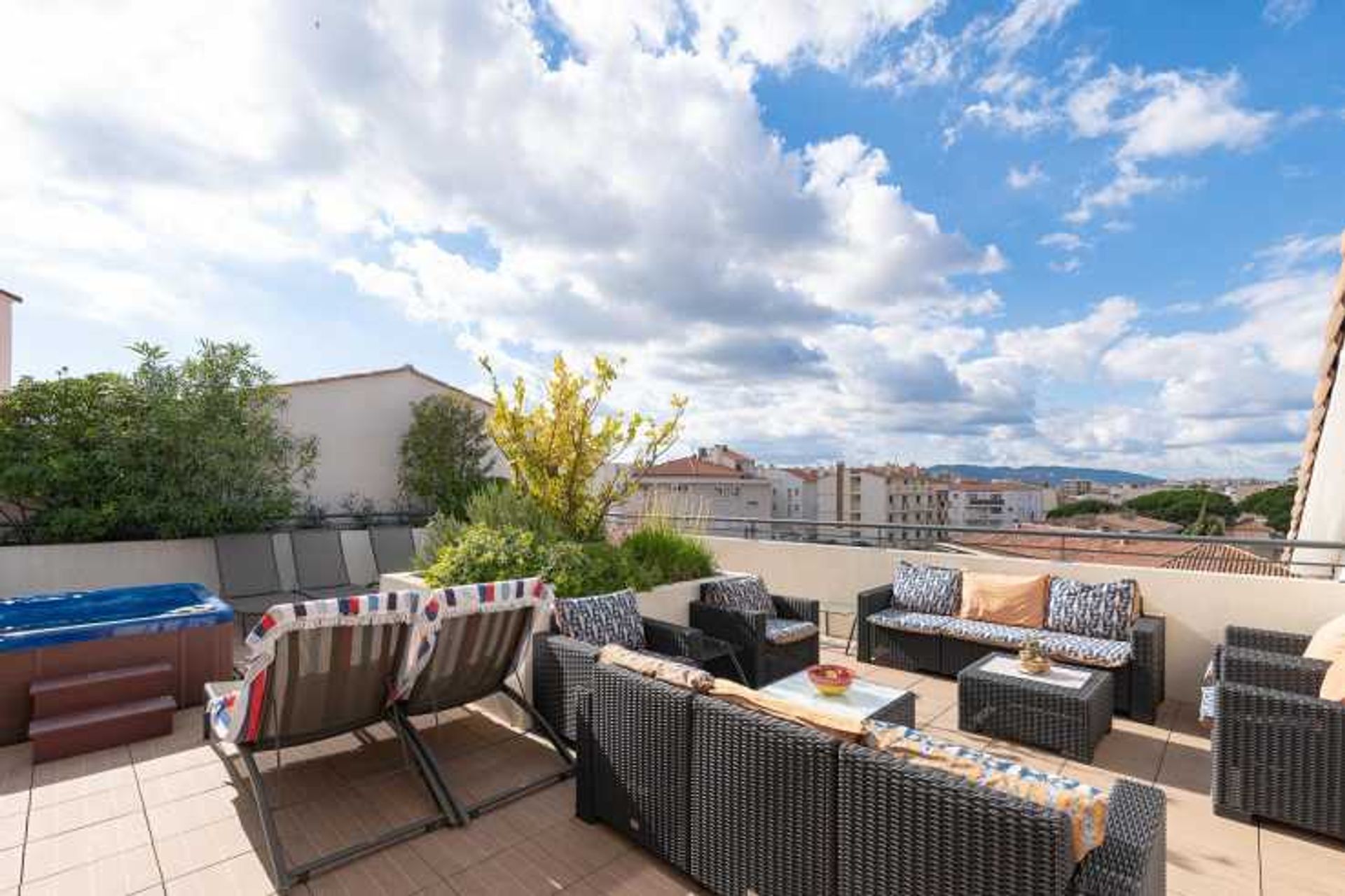 Condominium in Saint-Raphael, Provence-Alpes-Cote d'Azur 10836877