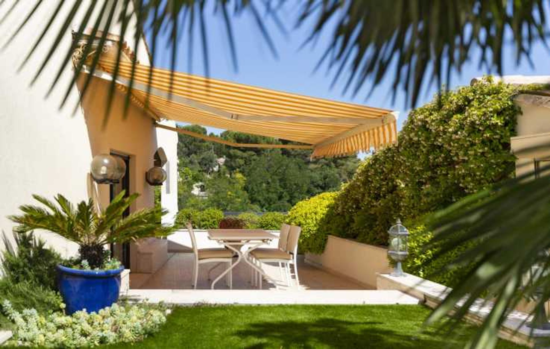 Condominium in Mougins, Provence-Alpes-Cote d'Azur 10836894