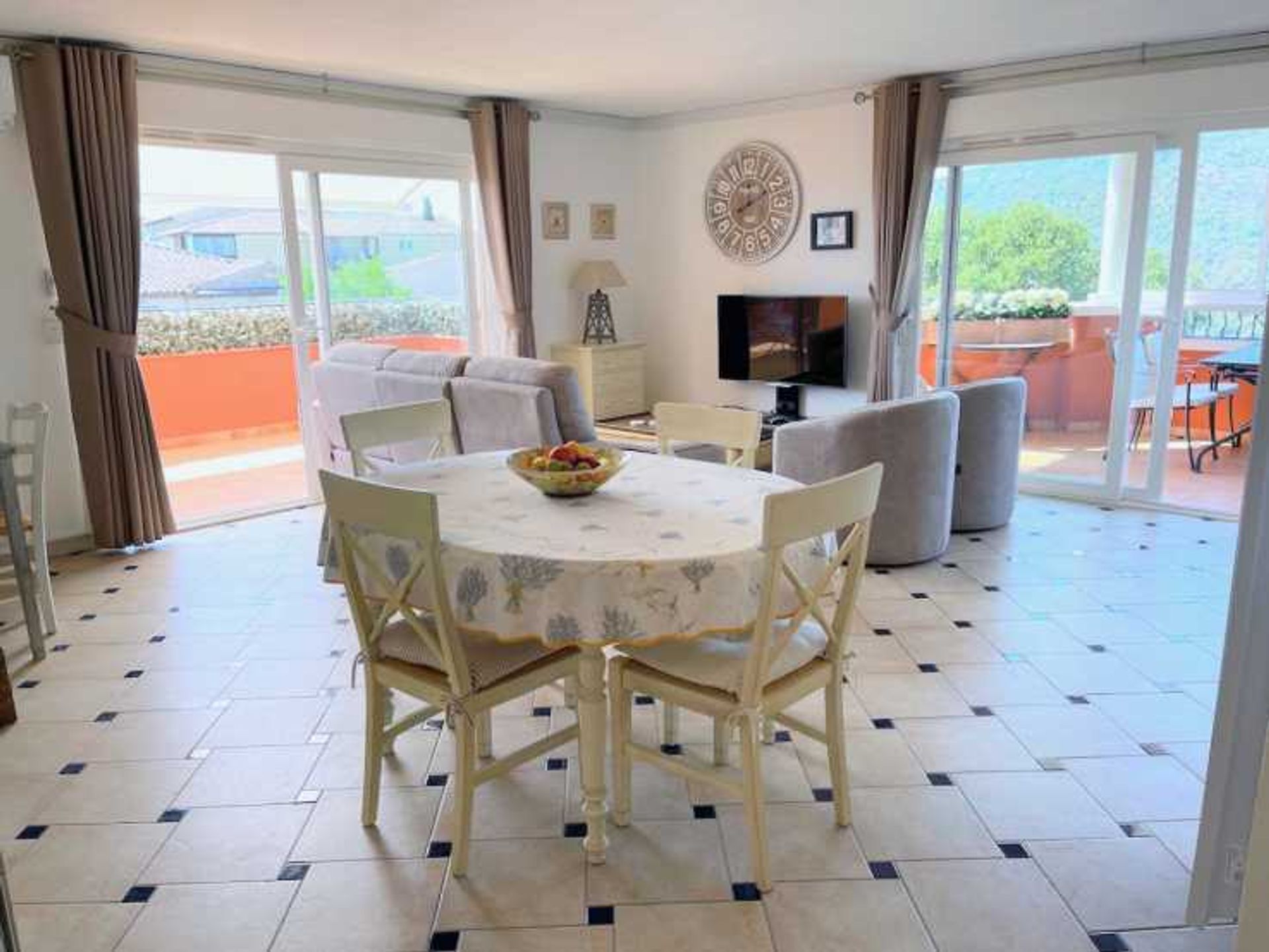 Квартира в Roquebrune-sur-Argens, Provence-Alpes-Côte d'Azur 10837031