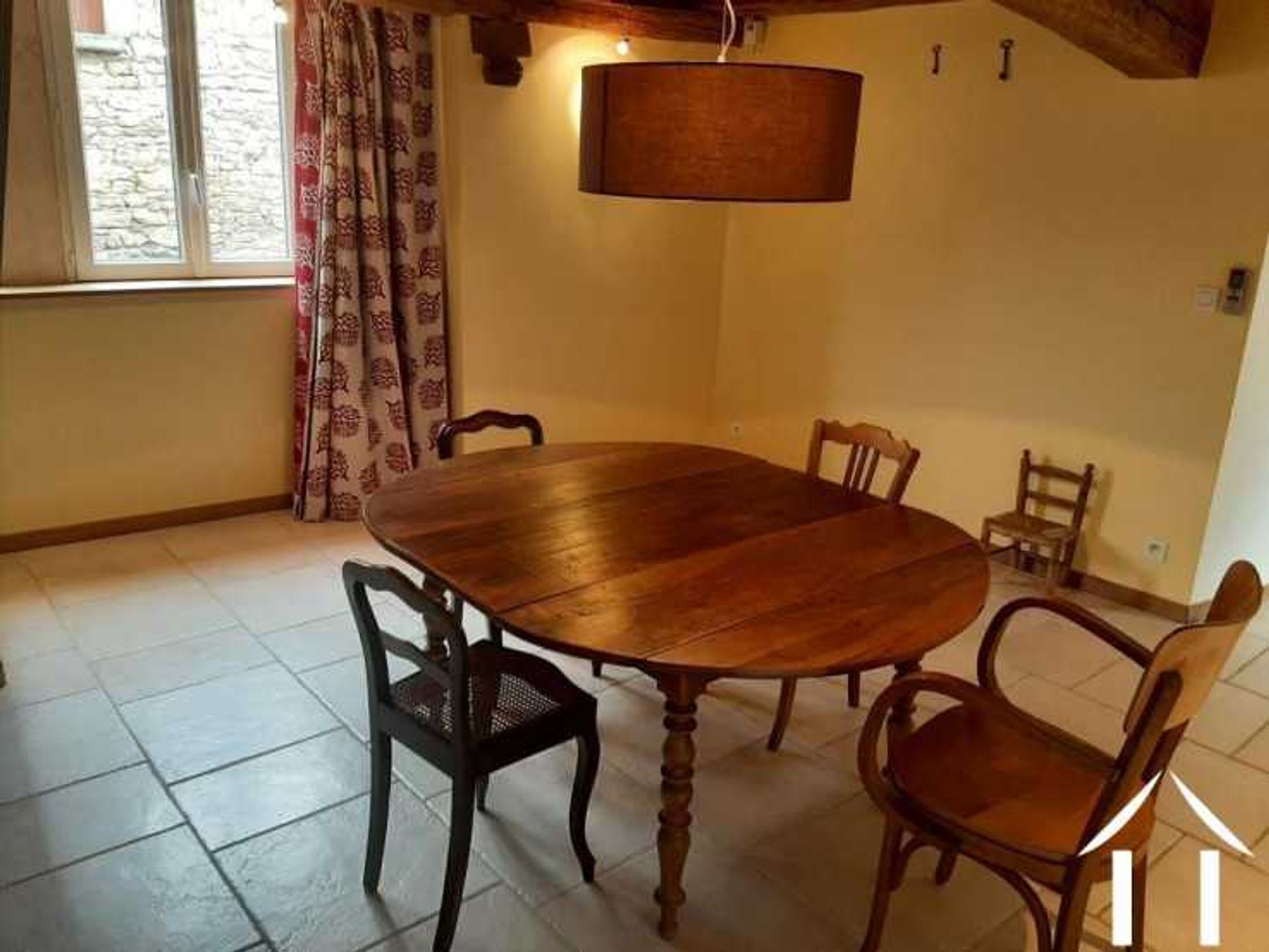 Osakehuoneisto sisään Vitteaux, Bourgogne-Franche-Comte 10837032