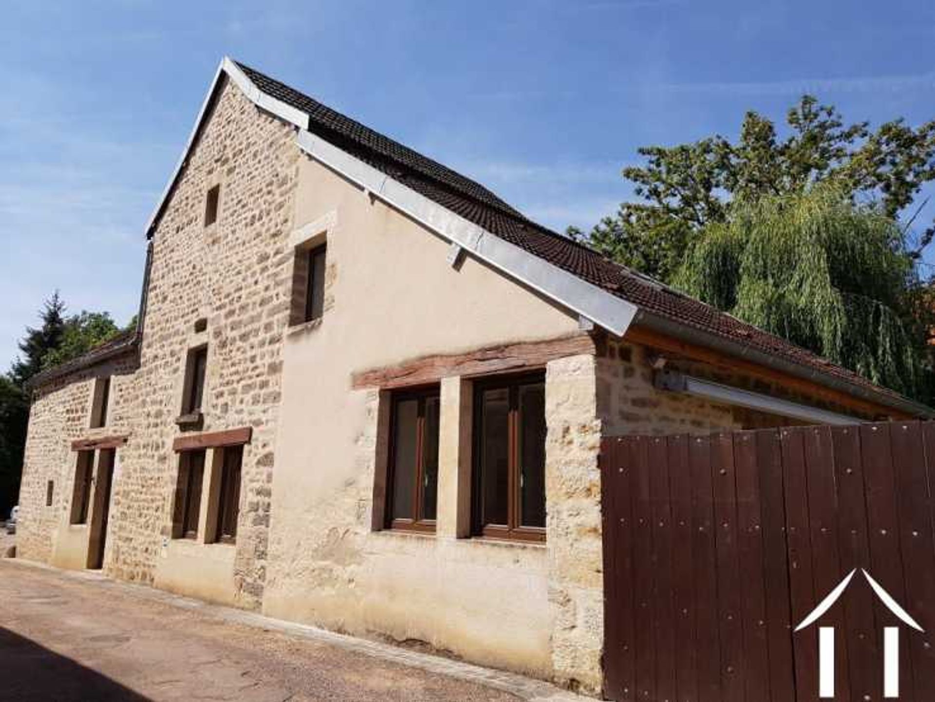 Osakehuoneisto sisään Vitteaux, Bourgogne-Franche-Comte 10837032