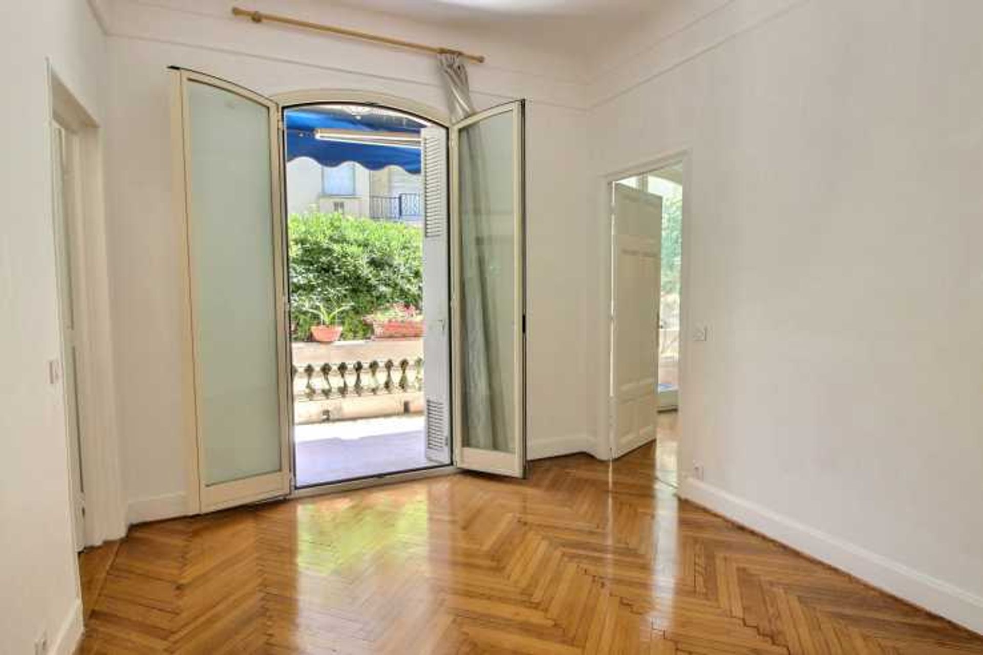 Condominium in Nice, Provence-Alpes-Côte d'Azur 10837093