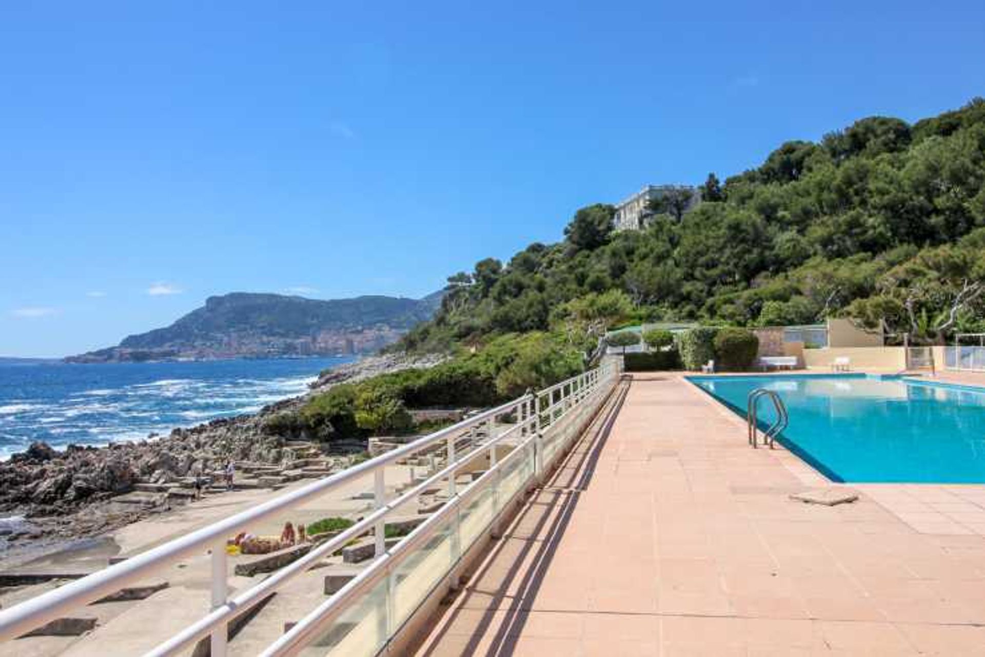 公寓 在 Cap Martin, Provence-Alpes-Cote d'Azur 10837128