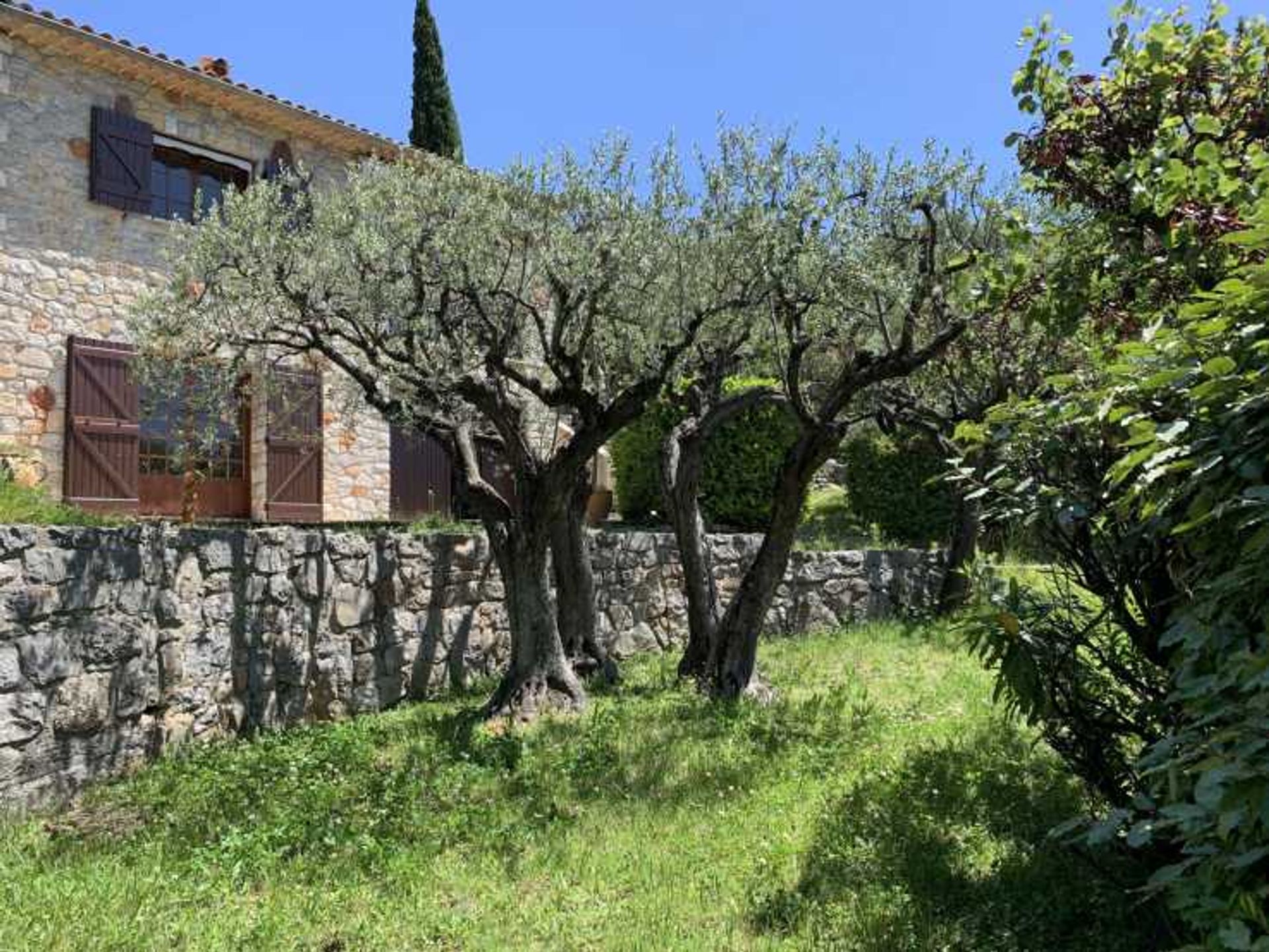 rumah dalam Seillans, Provence-Alpes-Côte d'Azur 10837132