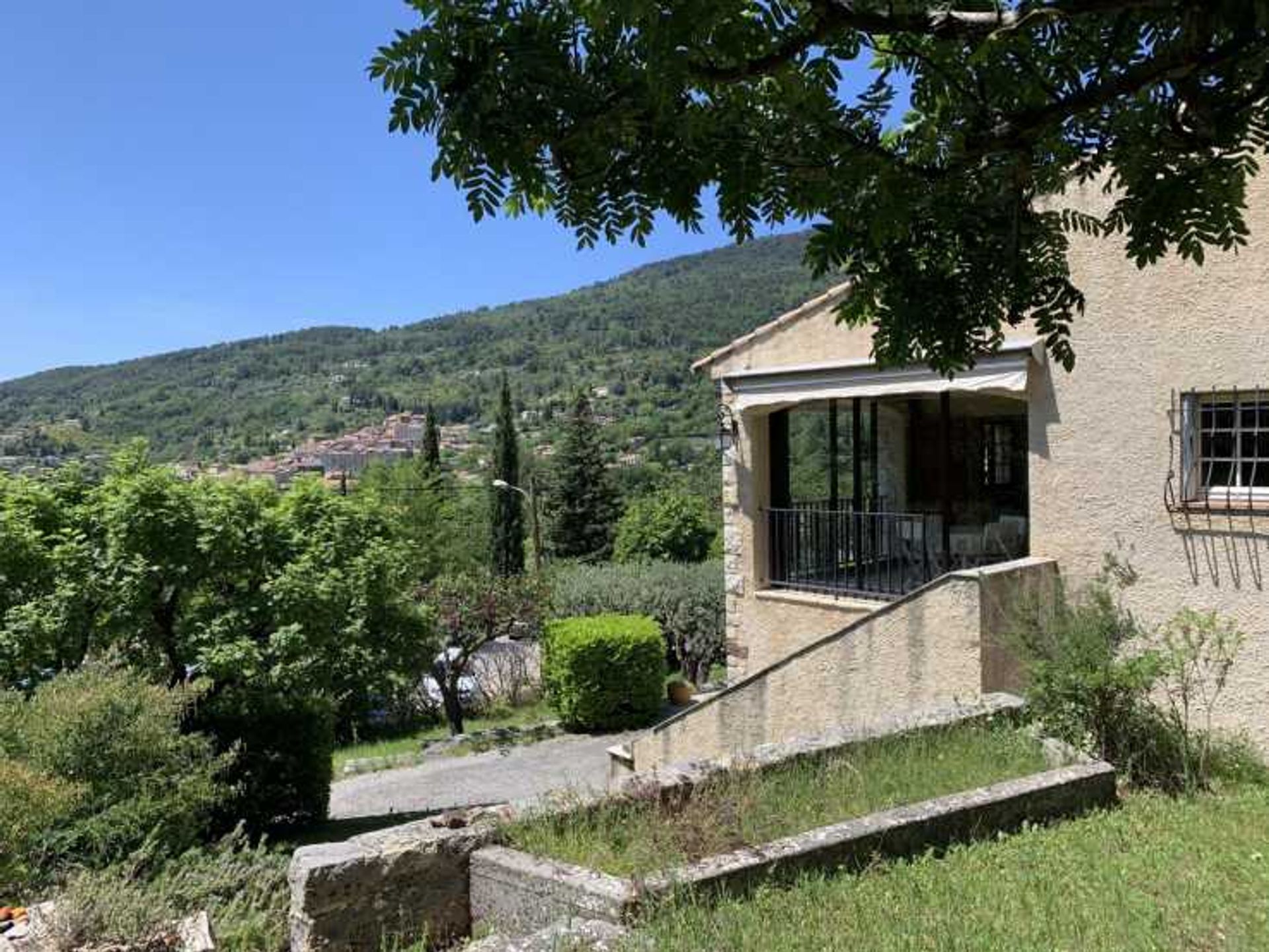 rumah dalam Seillans, Provence-Alpes-Côte d'Azur 10837132