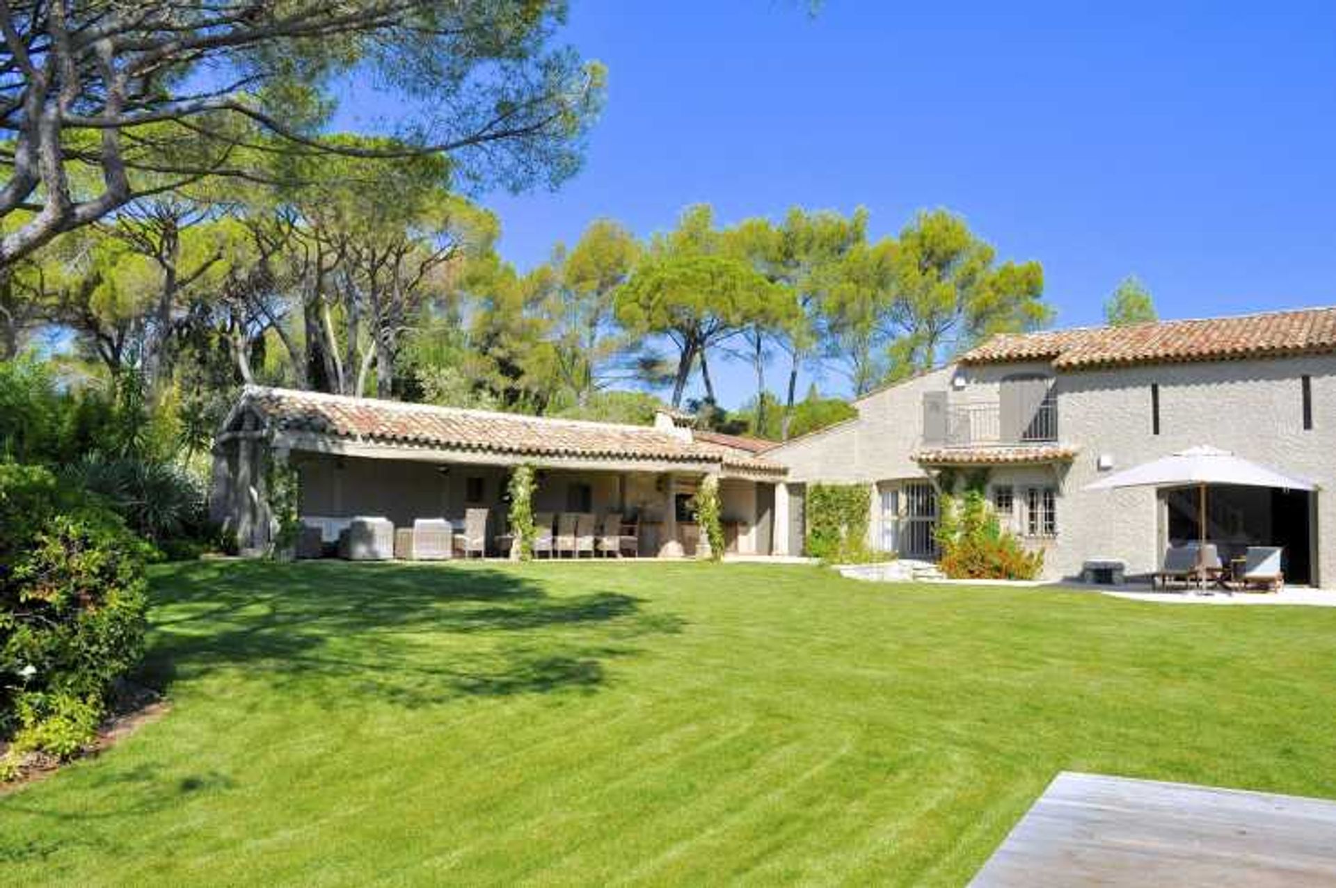 Rumah di Saint-Raphael, Provence-Alpes-Cote d'Azur 10837161