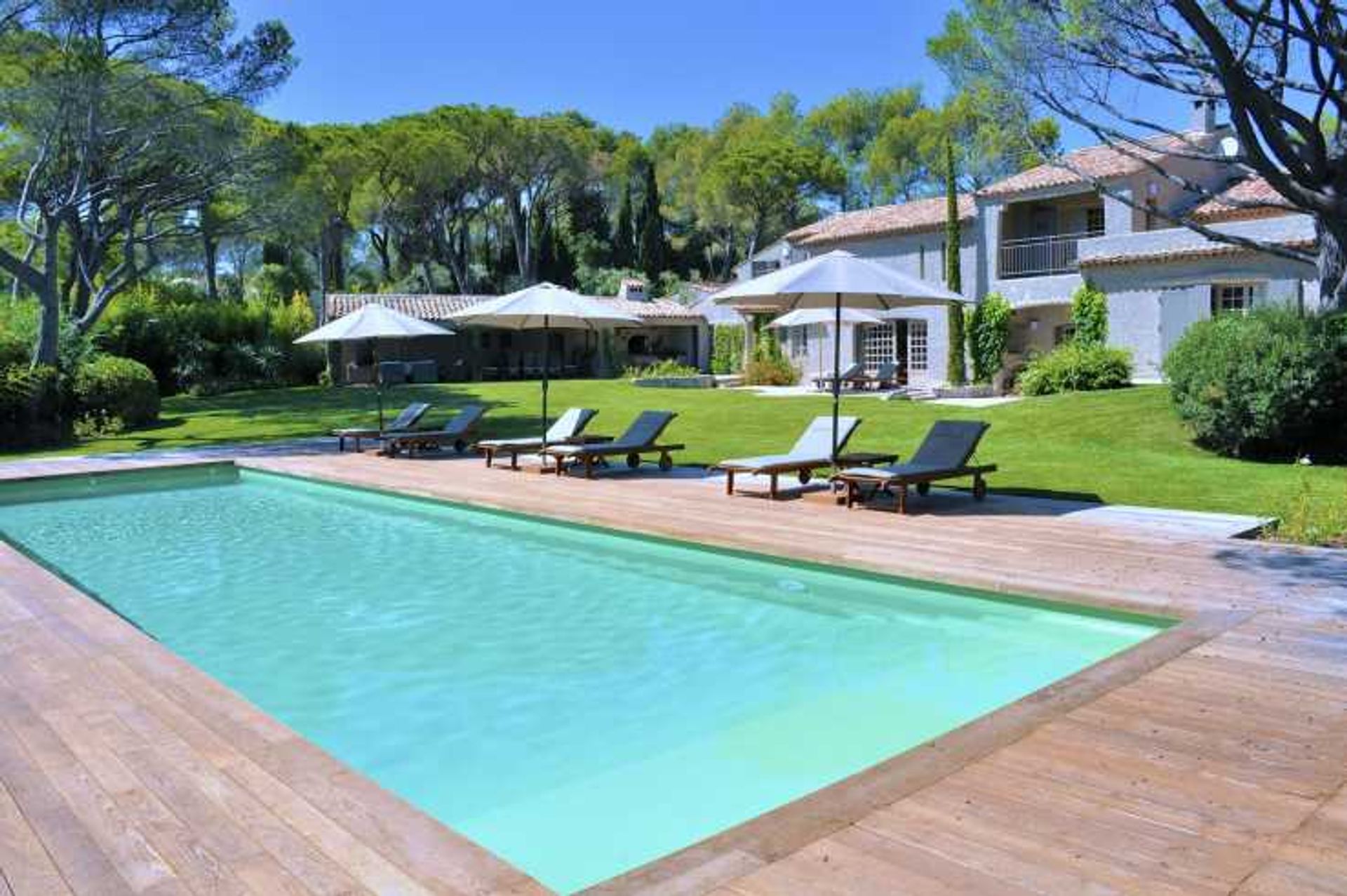 Rumah di Saint-Raphael, Provence-Alpes-Cote d'Azur 10837161