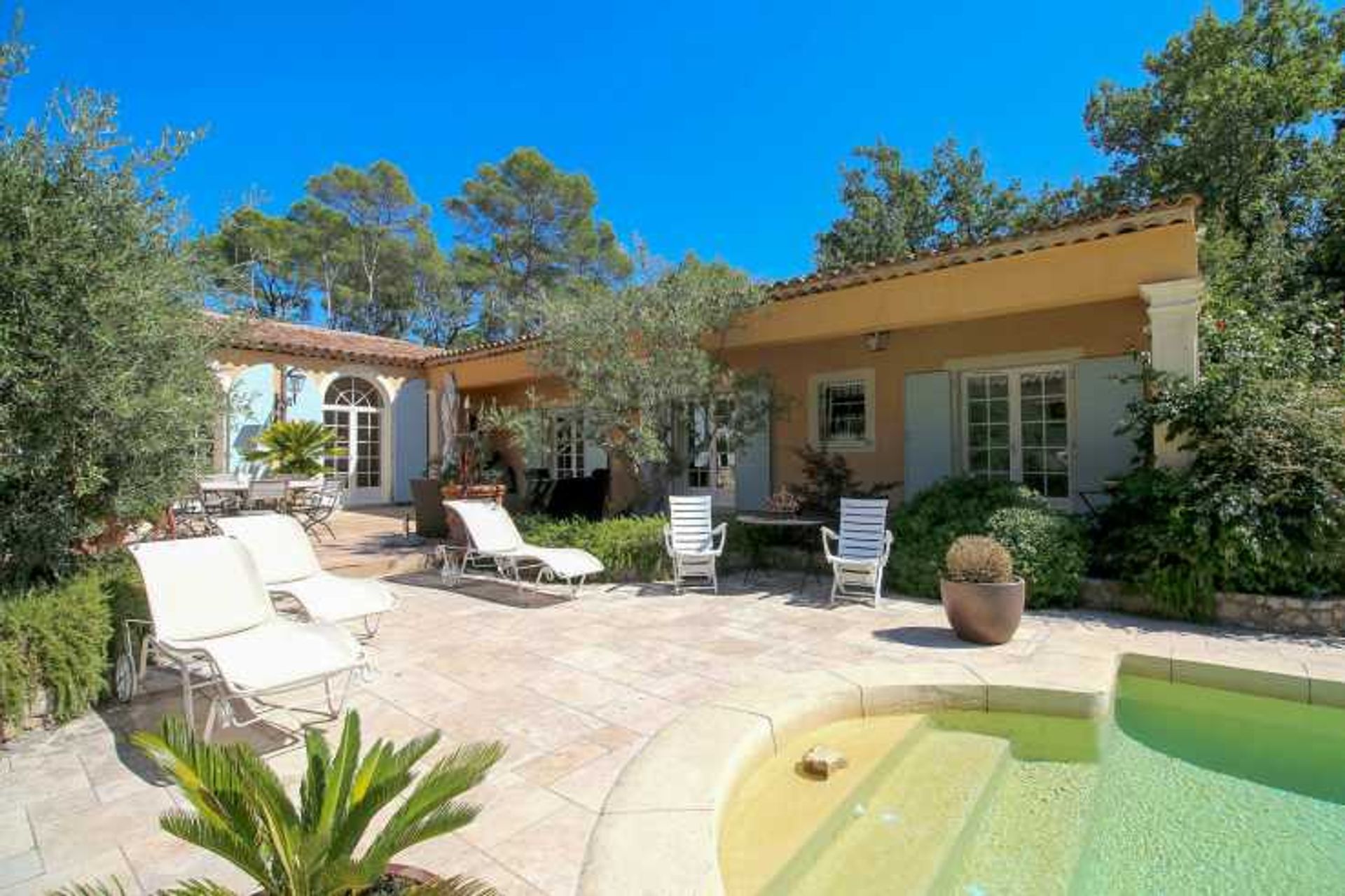 Hus i Seillans, Provence-Alpes-Cote d'Azur 10837290