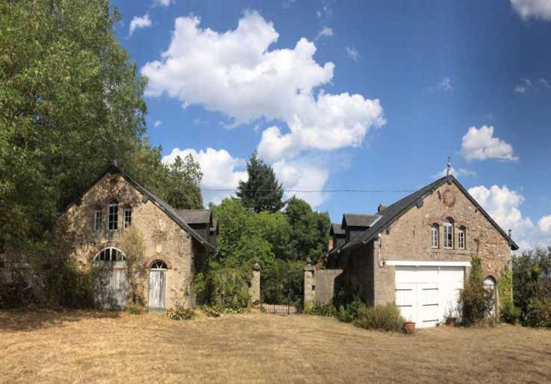 其他 在 Autun, Bourgogne-Franche-Comté 10837304