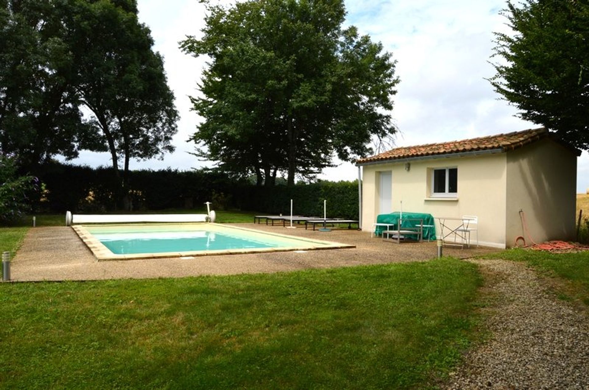 Condominio en Montalembert, Nouvelle-Aquitaine 10837319