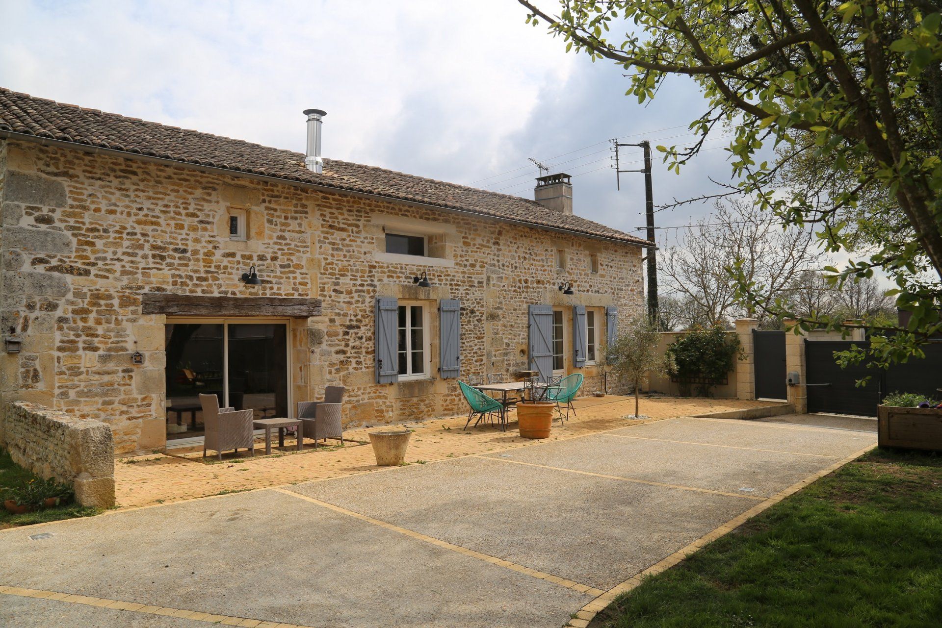 House in Montjean, Nouvelle-Aquitaine 10837327