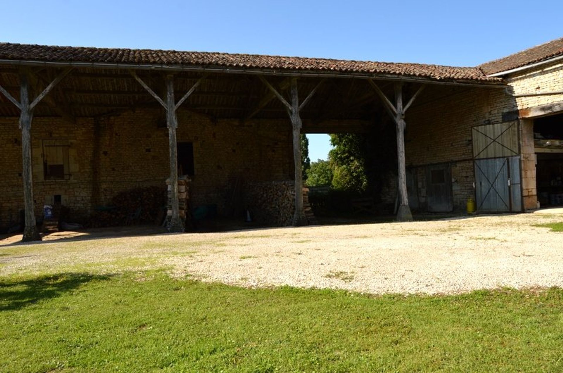 House in La Forêt-de-Tessé, Nouvelle-Aquitaine 10837329