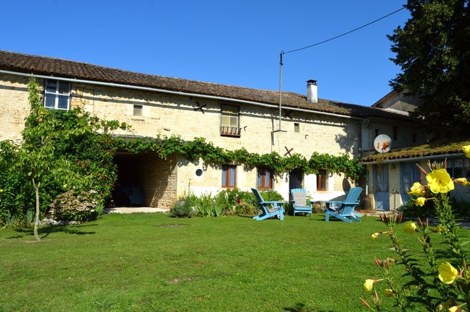 Dom w La Foret-de-Tesse, Nouvelle-Aquitaine 10837329