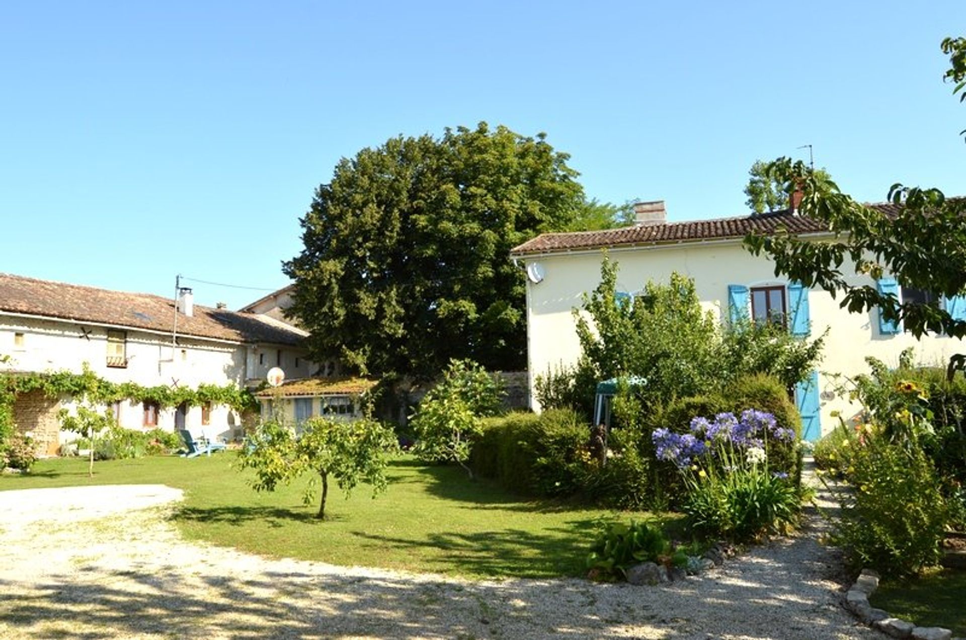 بيت في La Forêt-de-Tessé, Nouvelle-Aquitaine 10837329