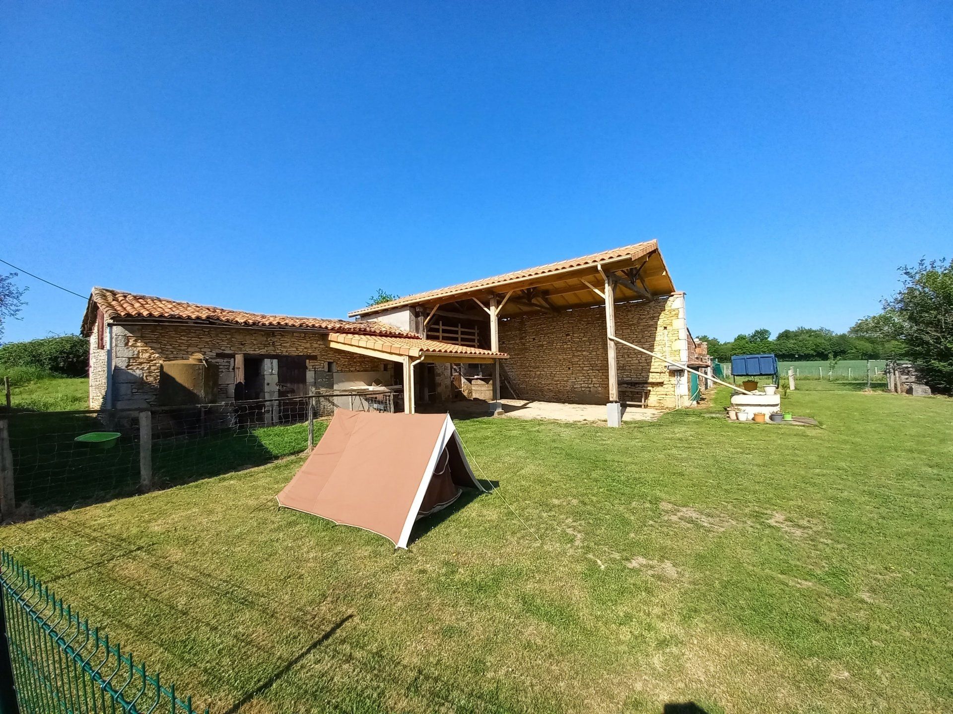 بيت في Condac, Nouvelle-Aquitaine 10837354