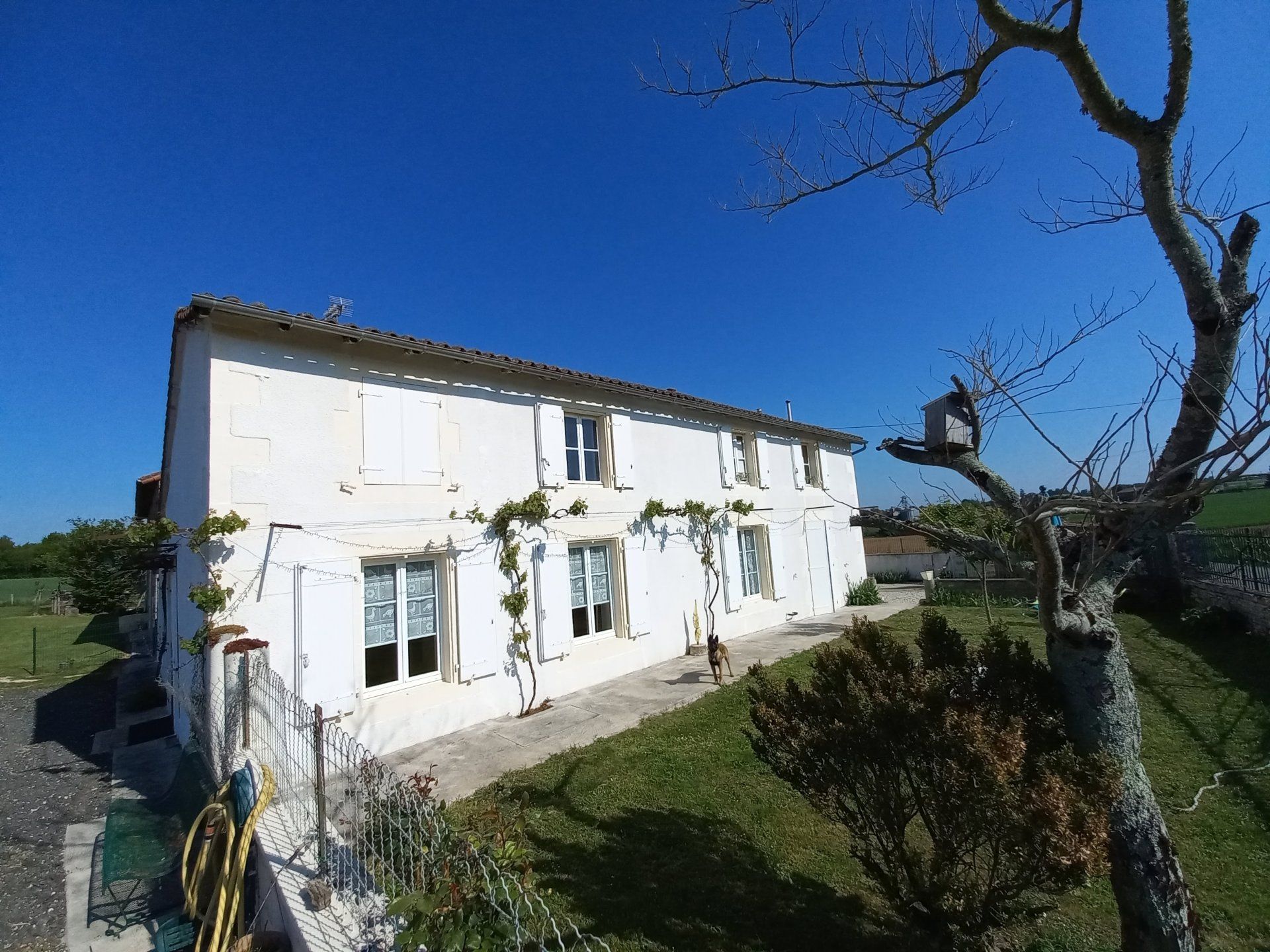 بيت في Condac, Nouvelle-Aquitaine 10837354