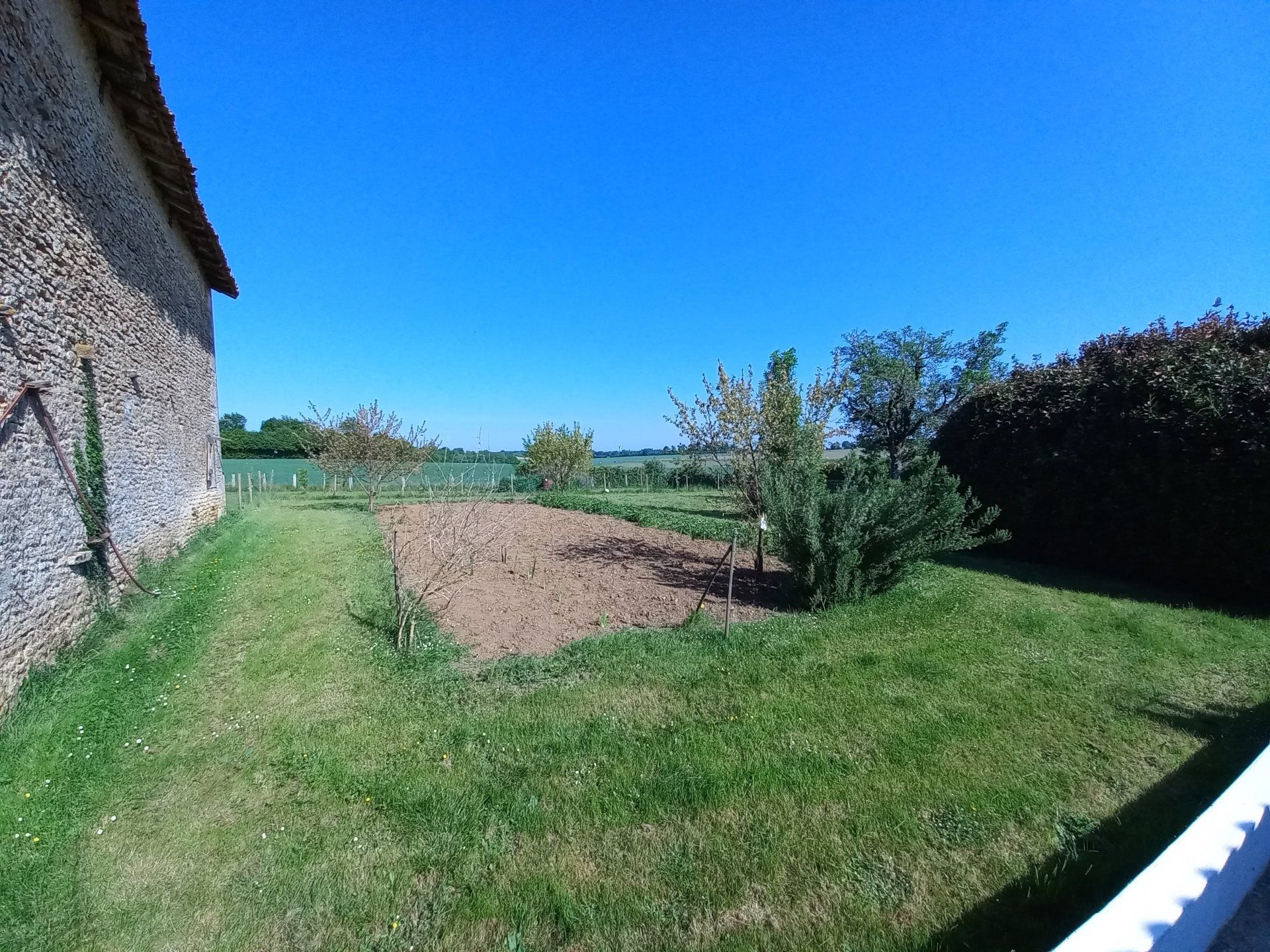 بيت في Condac, Nouvelle-Aquitaine 10837354