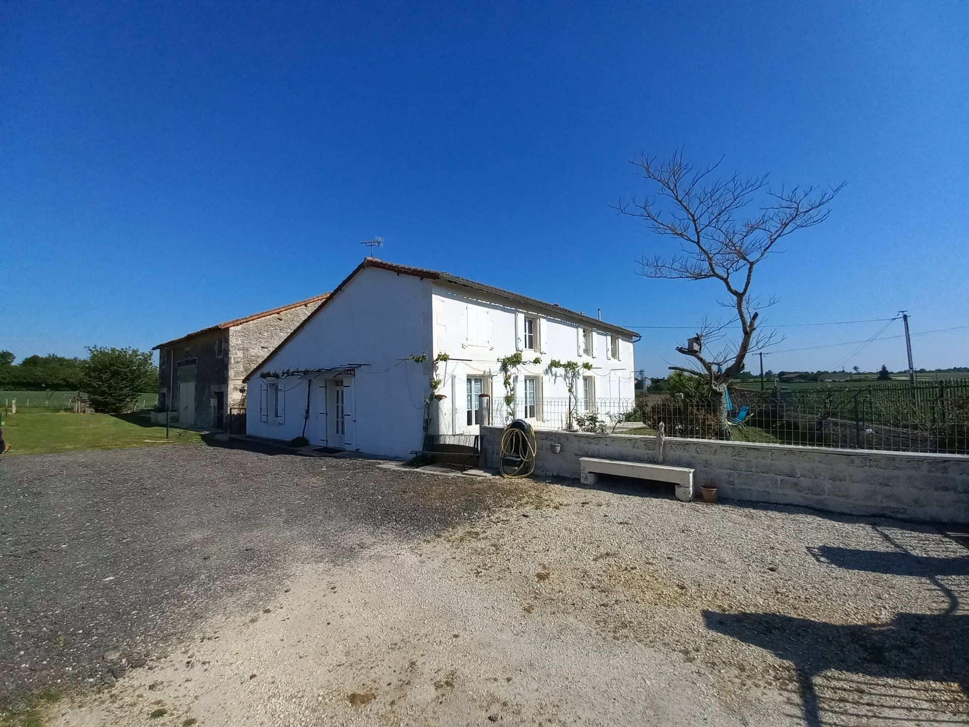 بيت في Condac, Nouvelle-Aquitaine 10837354