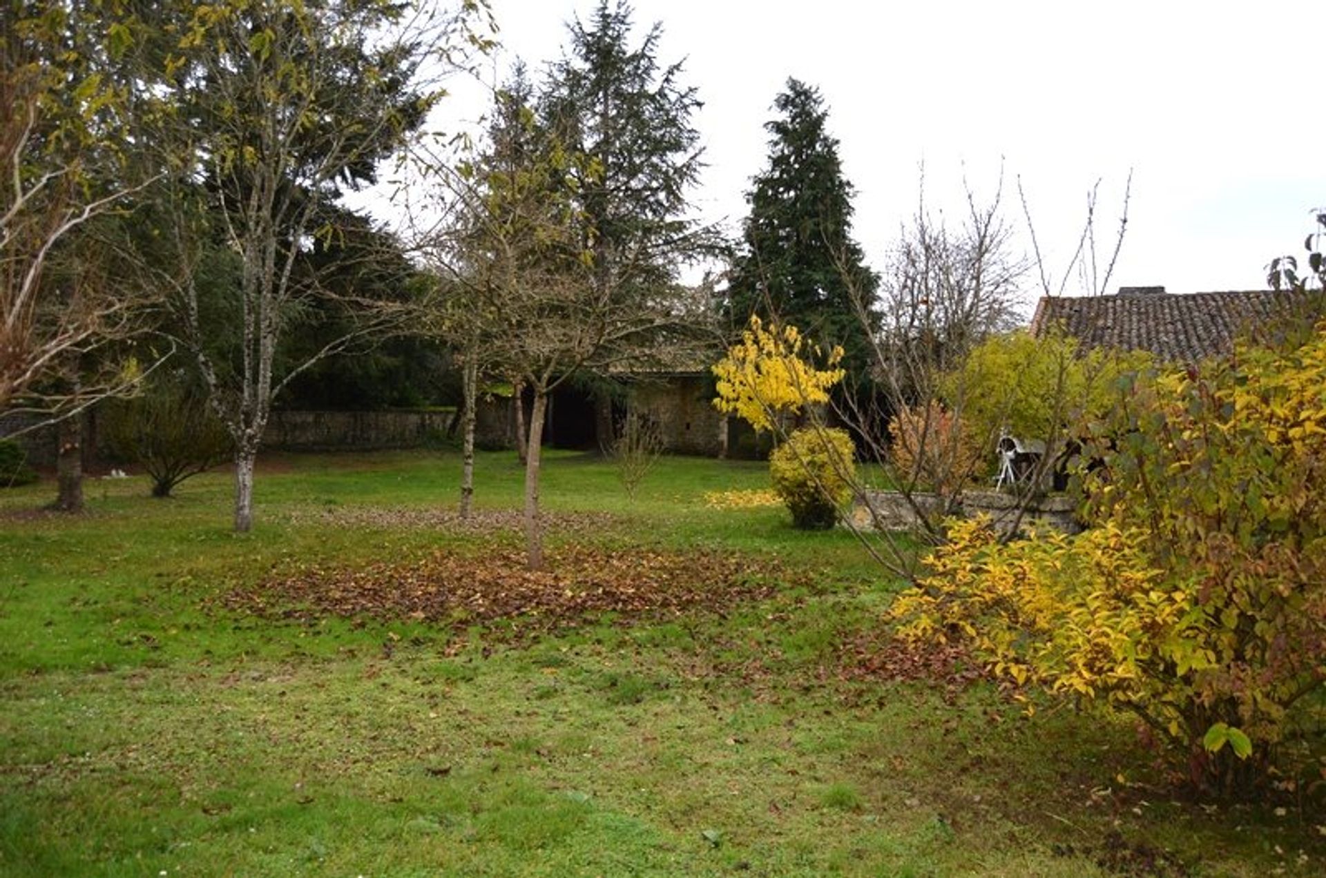 Talo sisään La Chapelle-Pouilloux, Nouvelle-Aquitaine 10837404