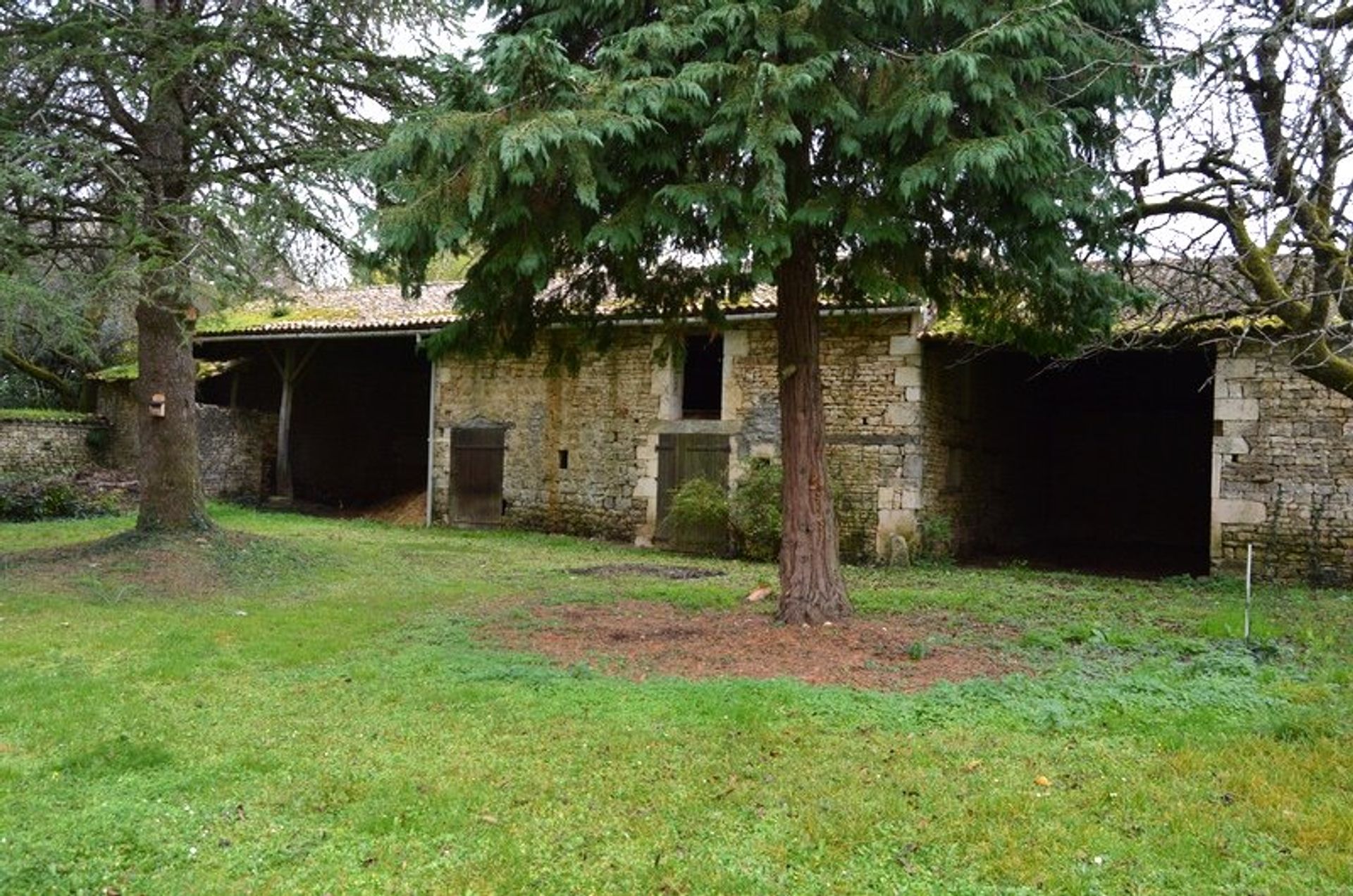 Talo sisään La Chapelle-Pouilloux, Nouvelle-Aquitaine 10837404