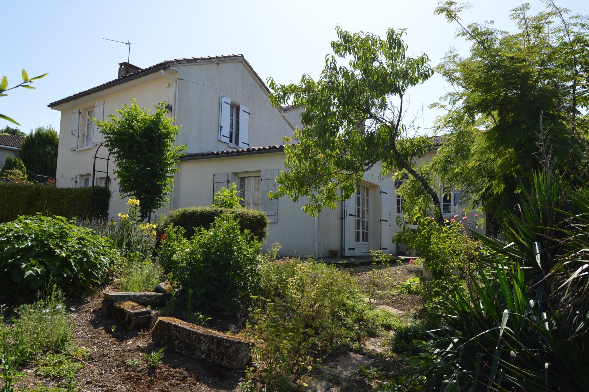 House in Montjean, Nouvelle-Aquitaine 10837450