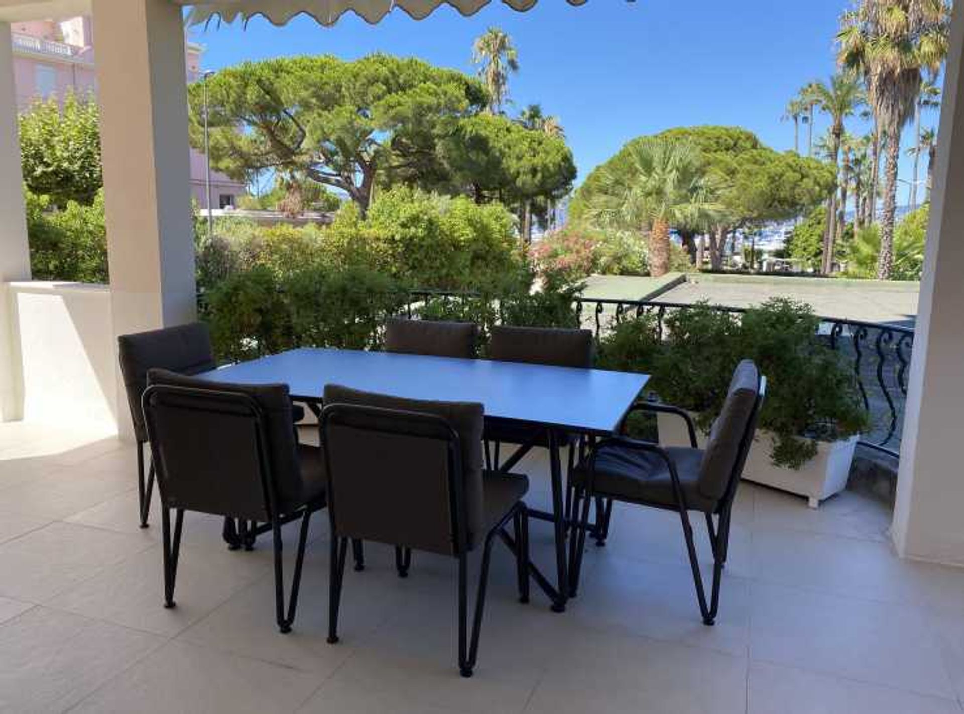 Osakehuoneisto sisään Cannes, Provence-Alpes-Cote d'Azur 10837455