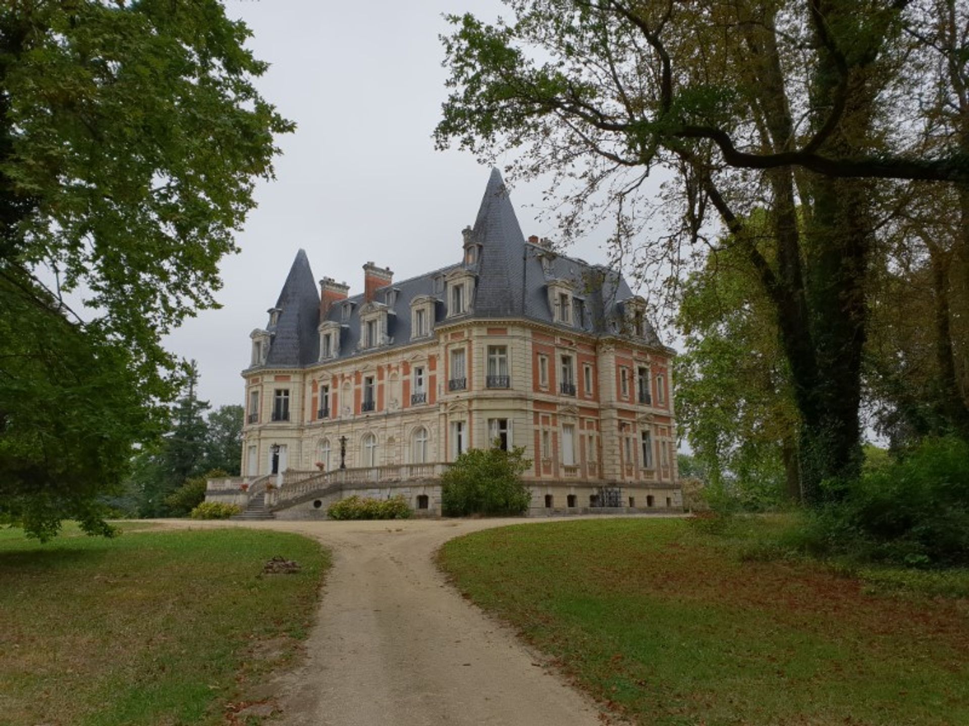 Інший в Tours, Centre-Val de Loire 10837584