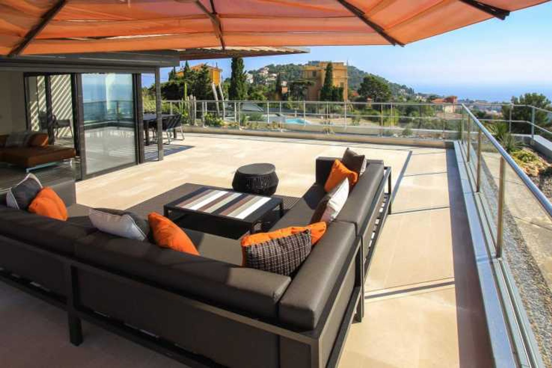 Condominium in Nice, Provence-Alpes-Cote d'Azur 10837699