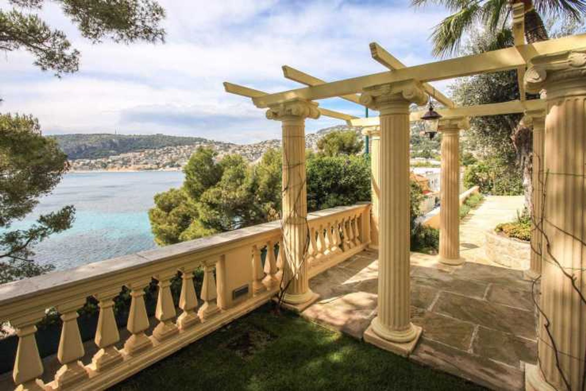 Bolig i Saint-Jean-Cap-Ferrat, Provence-Alpes-Côte d'Azur 10837714