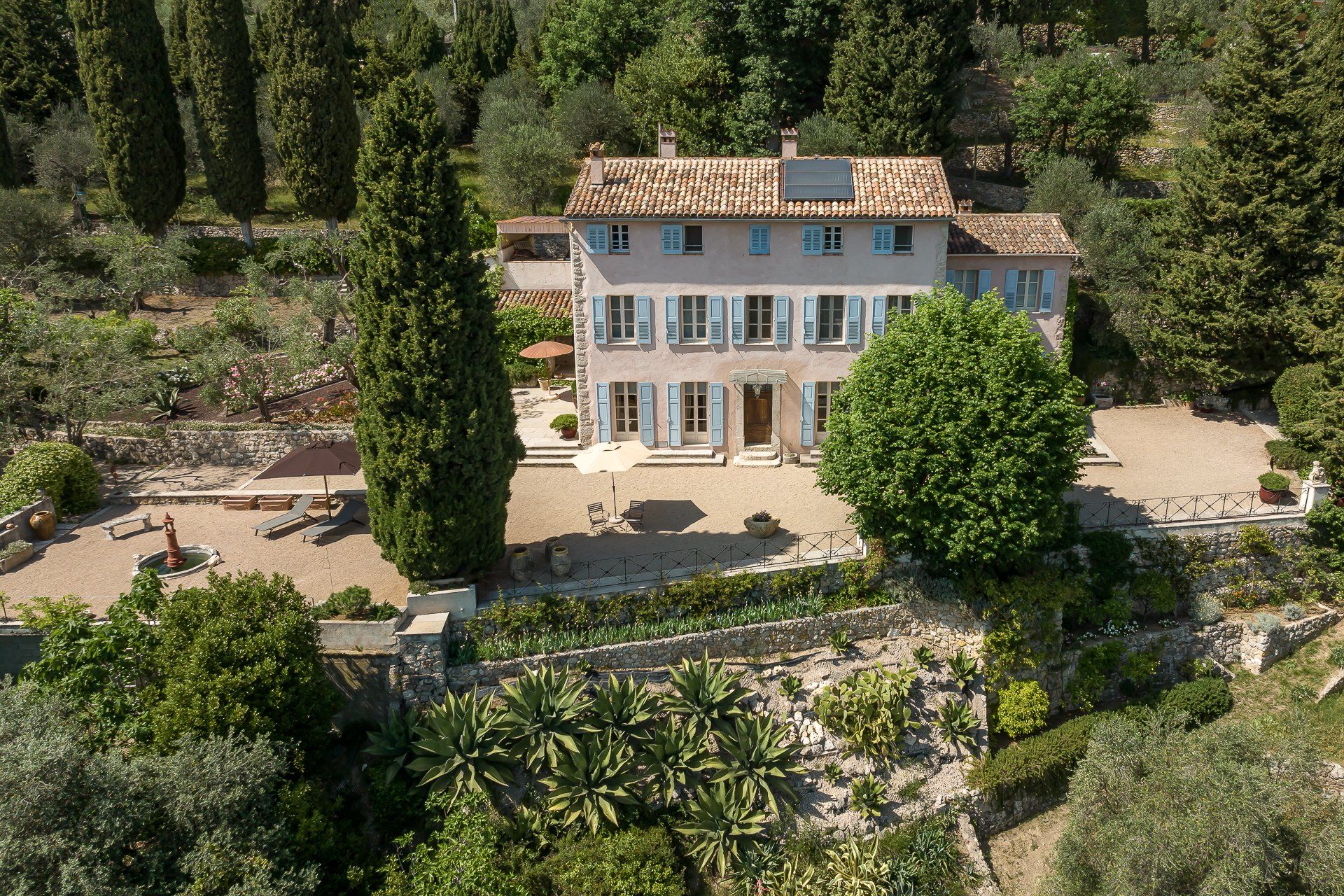 بيت في Le Tignet, Provence-Alpes-Côte d'Azur 10838350