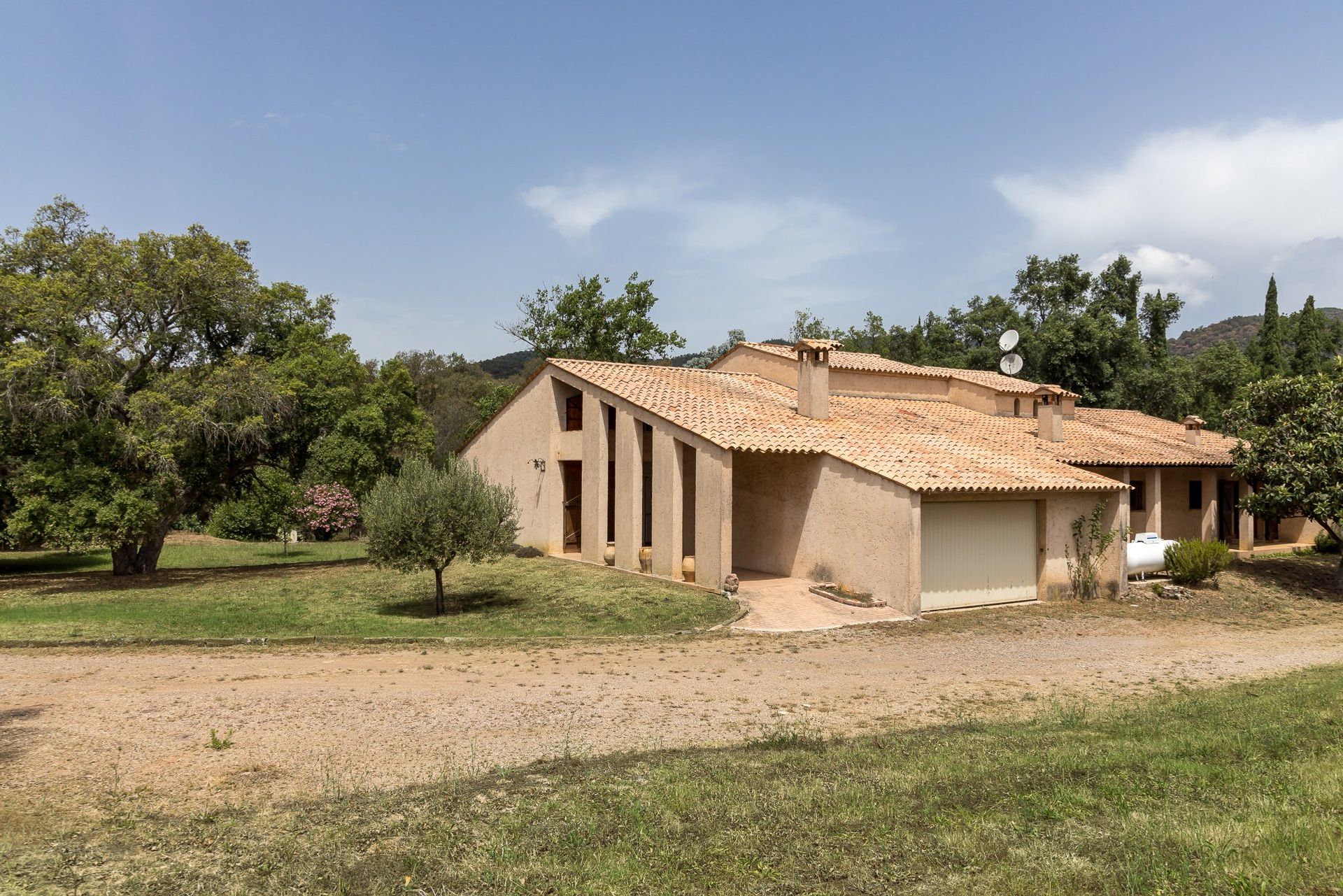 Talo sisään Fréjus, Provence-Alpes-Côte d'Azur 10838468