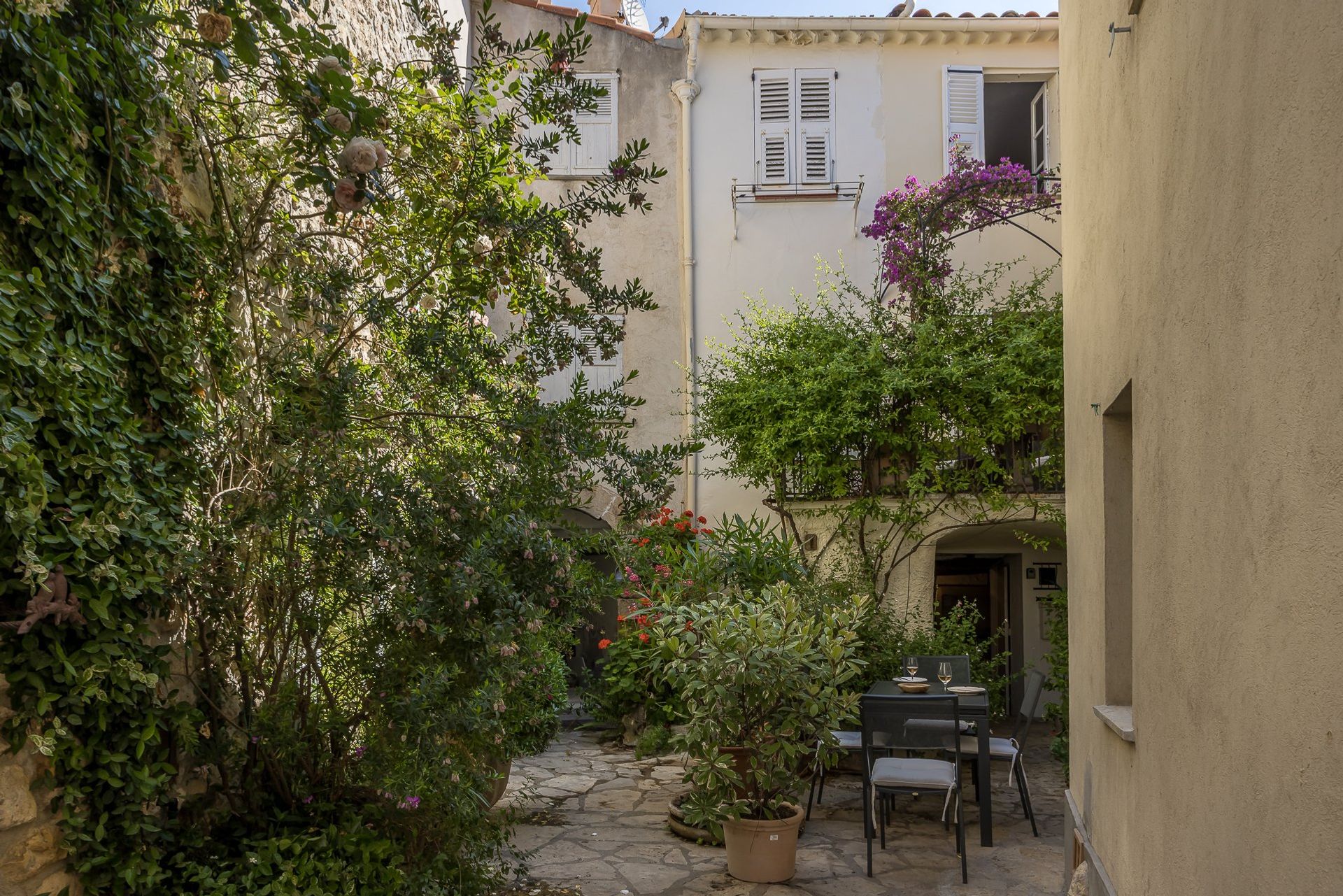 Talo sisään Mougins, Provence-Alpes-Côte d'Azur 10838593