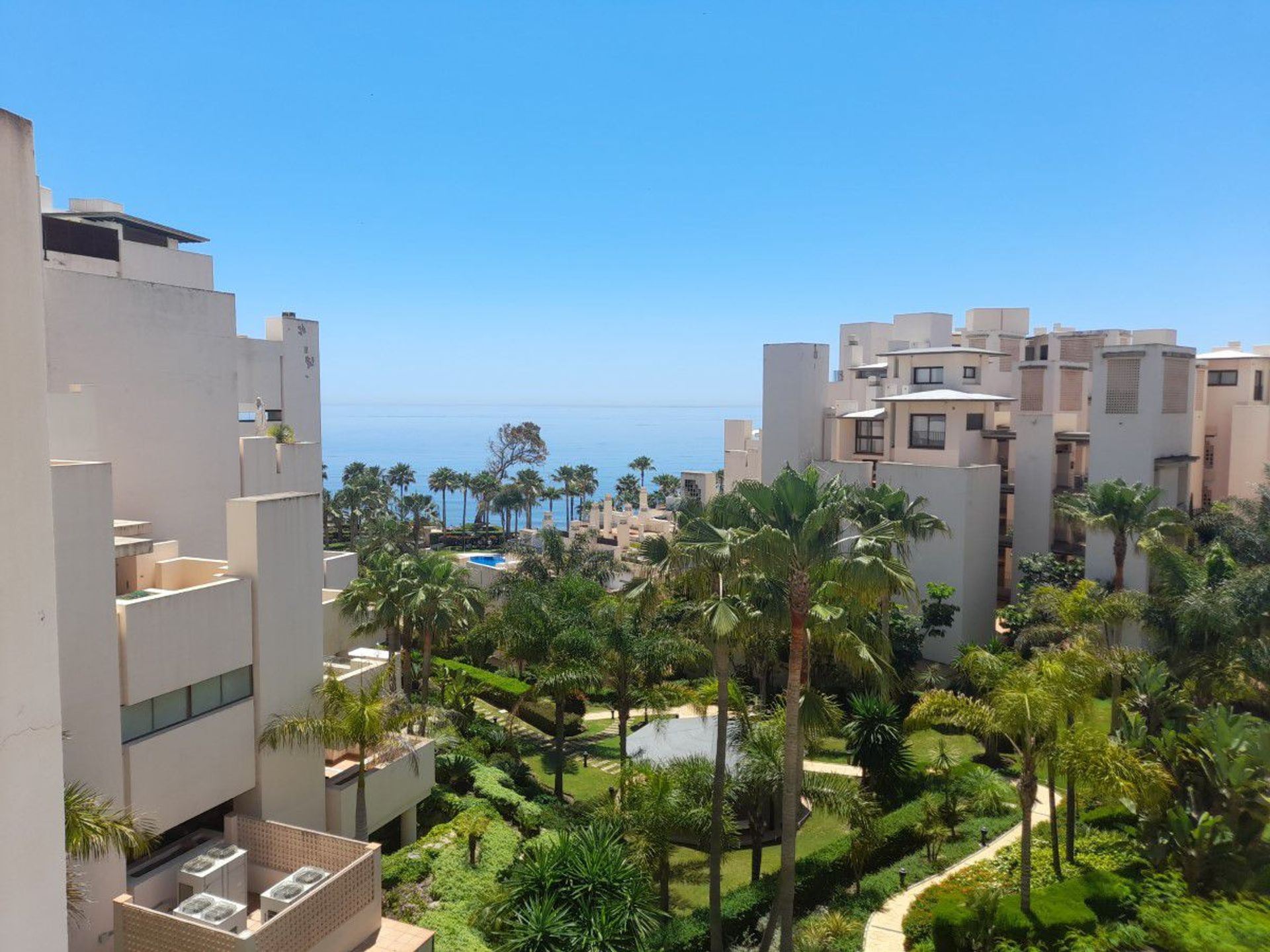 Condominium in Estepona, Andalusië 10839349