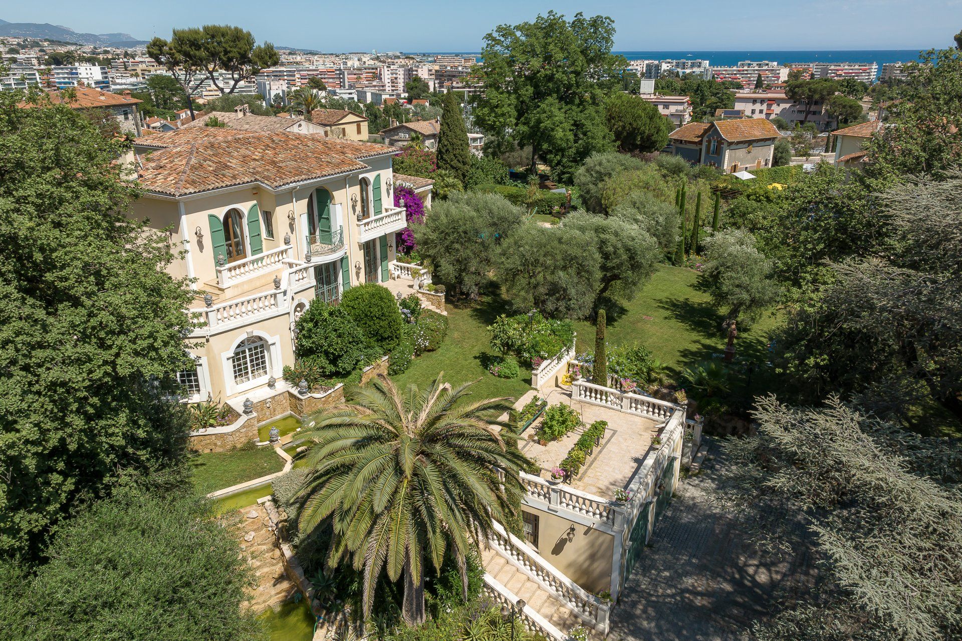 房子 在 Cagnes-sur-Mer, Provence-Alpes-Côte d'Azur 10840254