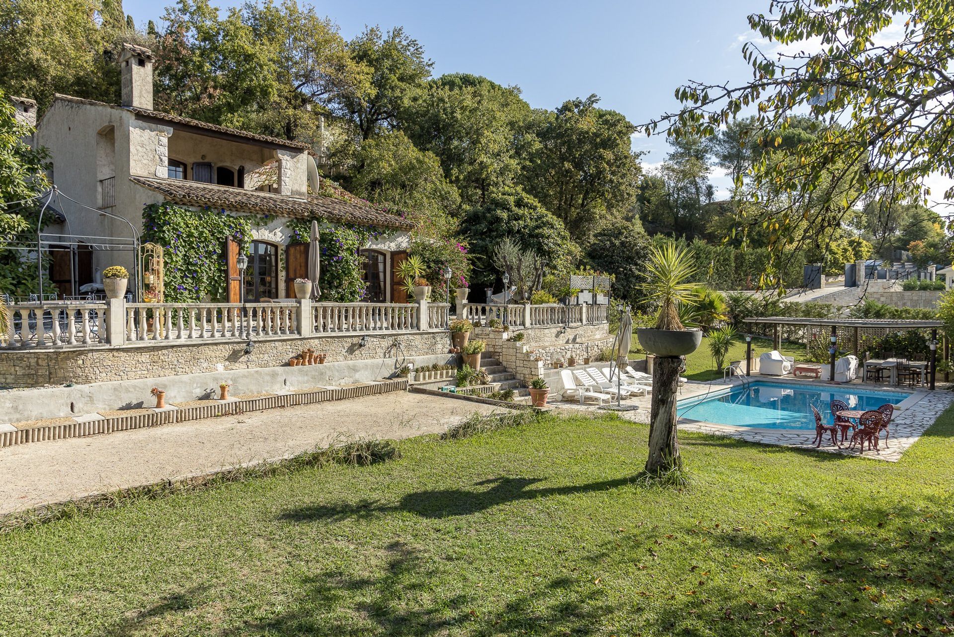 casa no Saint-Paul-de-Vence, Provença-Alpes-Costa Azul 10840275