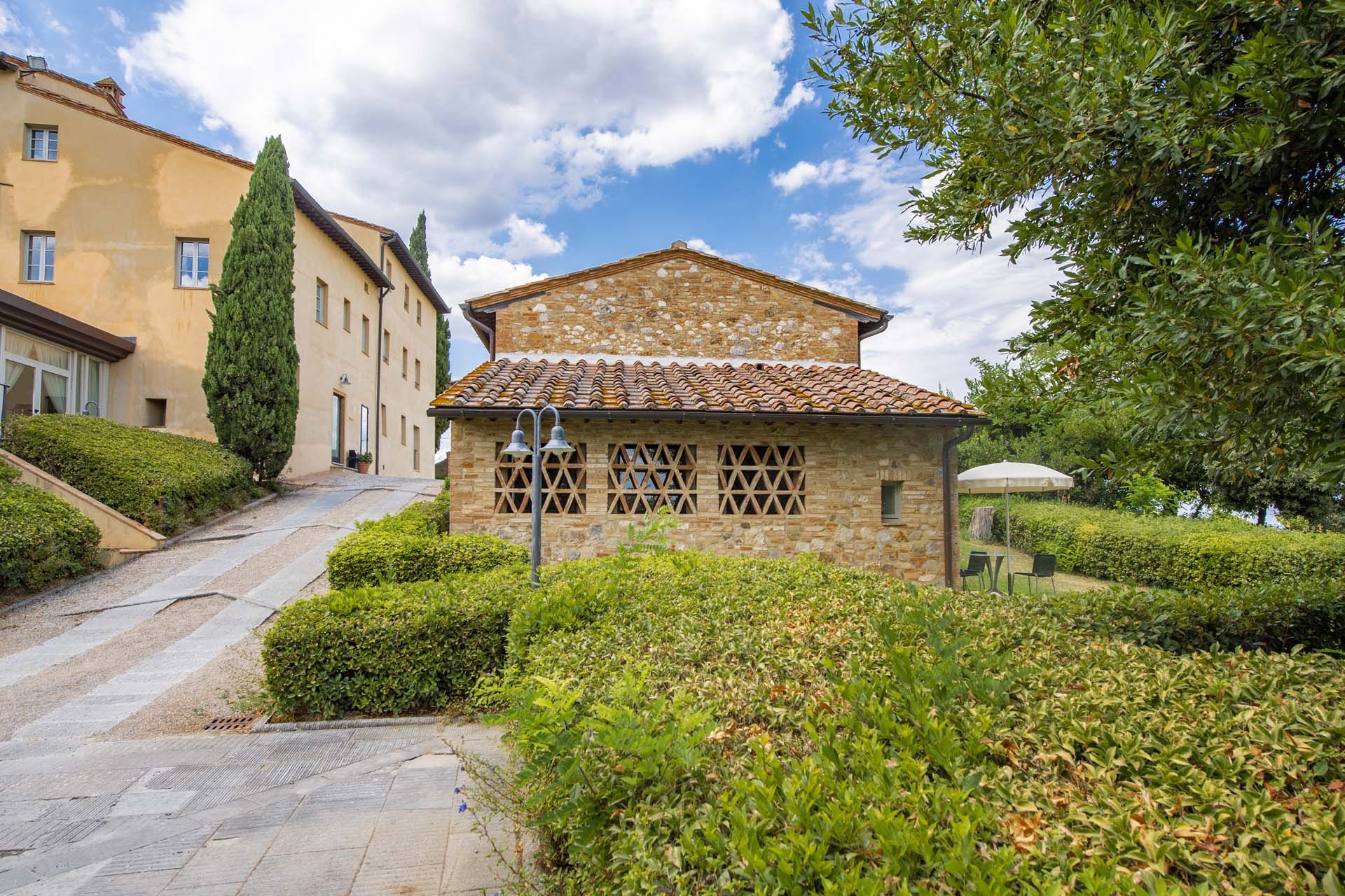 Inny w San Gimignano, Tuscany 10840402